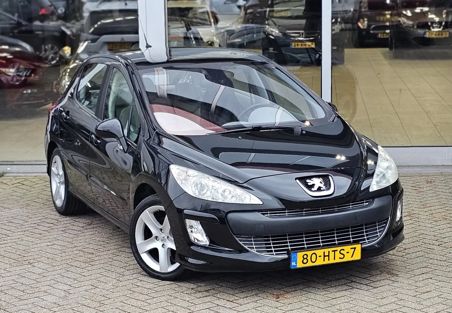 Peugeot 308 1.6 THP XT Panoramadak 9"Android Parkeerhulp Zwart - 2