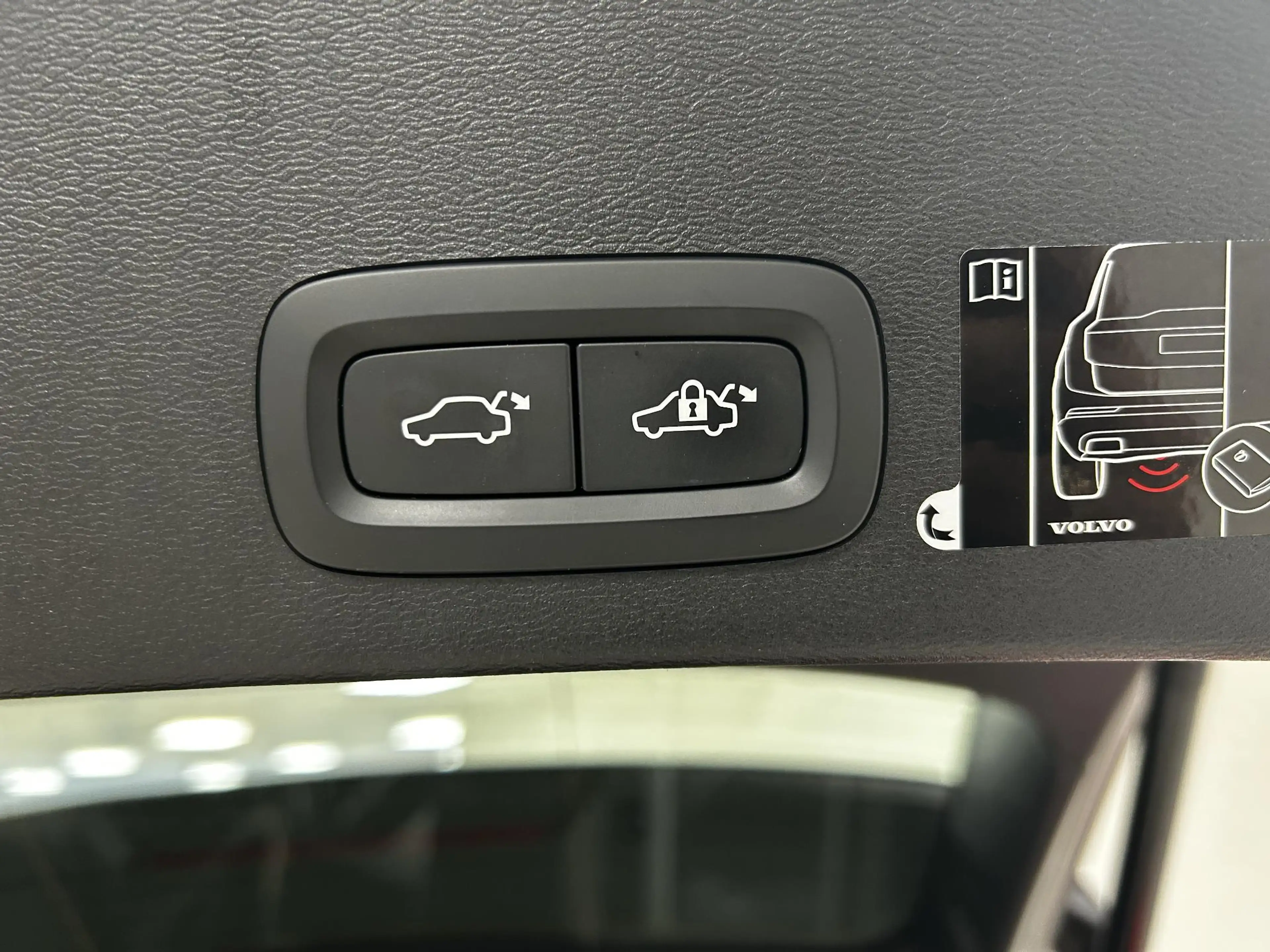 Volvo XC40 2.0 T4 R-Design NAVIGATIE | WEGKLAPBARE TREKHAAK | — photo 24