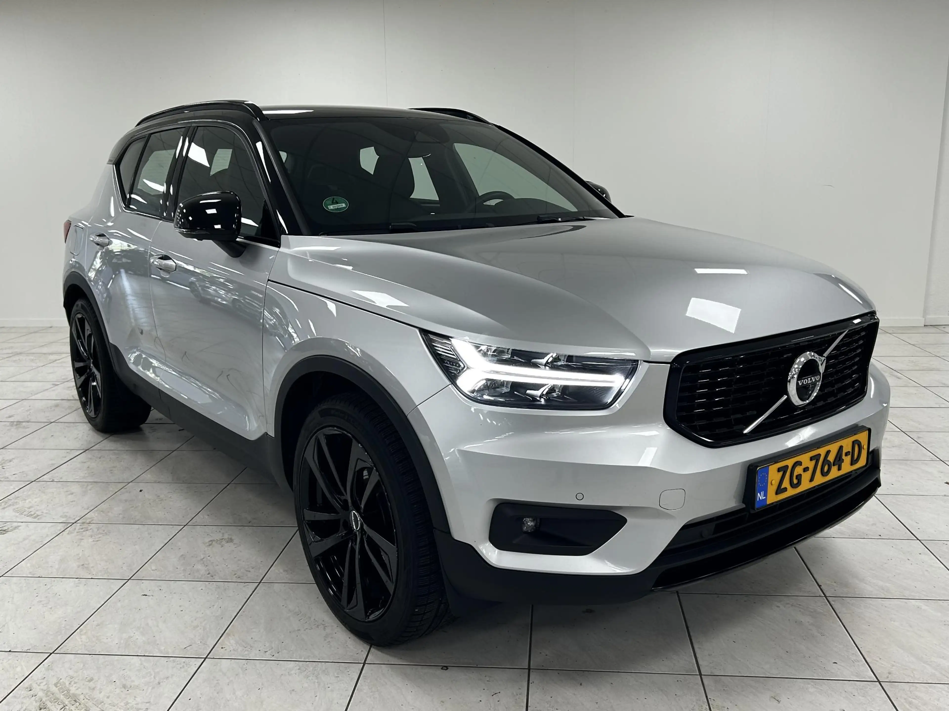Volvo XC40 2.0 T4 R-Design NAVIGATIE | WEGKLAPBARE TREKHAAK | — photo 4