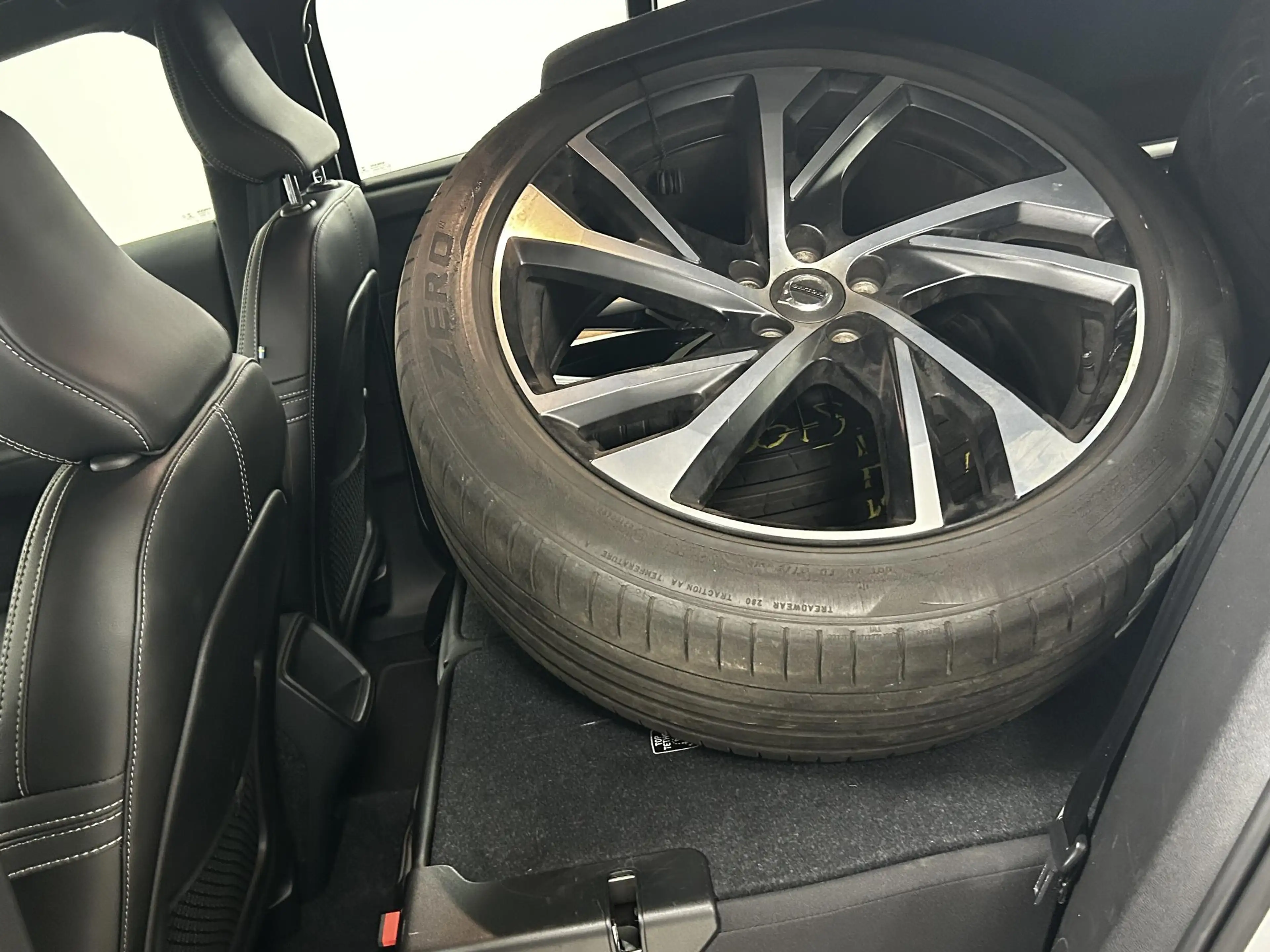Volvo XC40 2.0 T4 R-Design NAVIGATIE | WEGKLAPBARE TREKHAAK | — photo 7