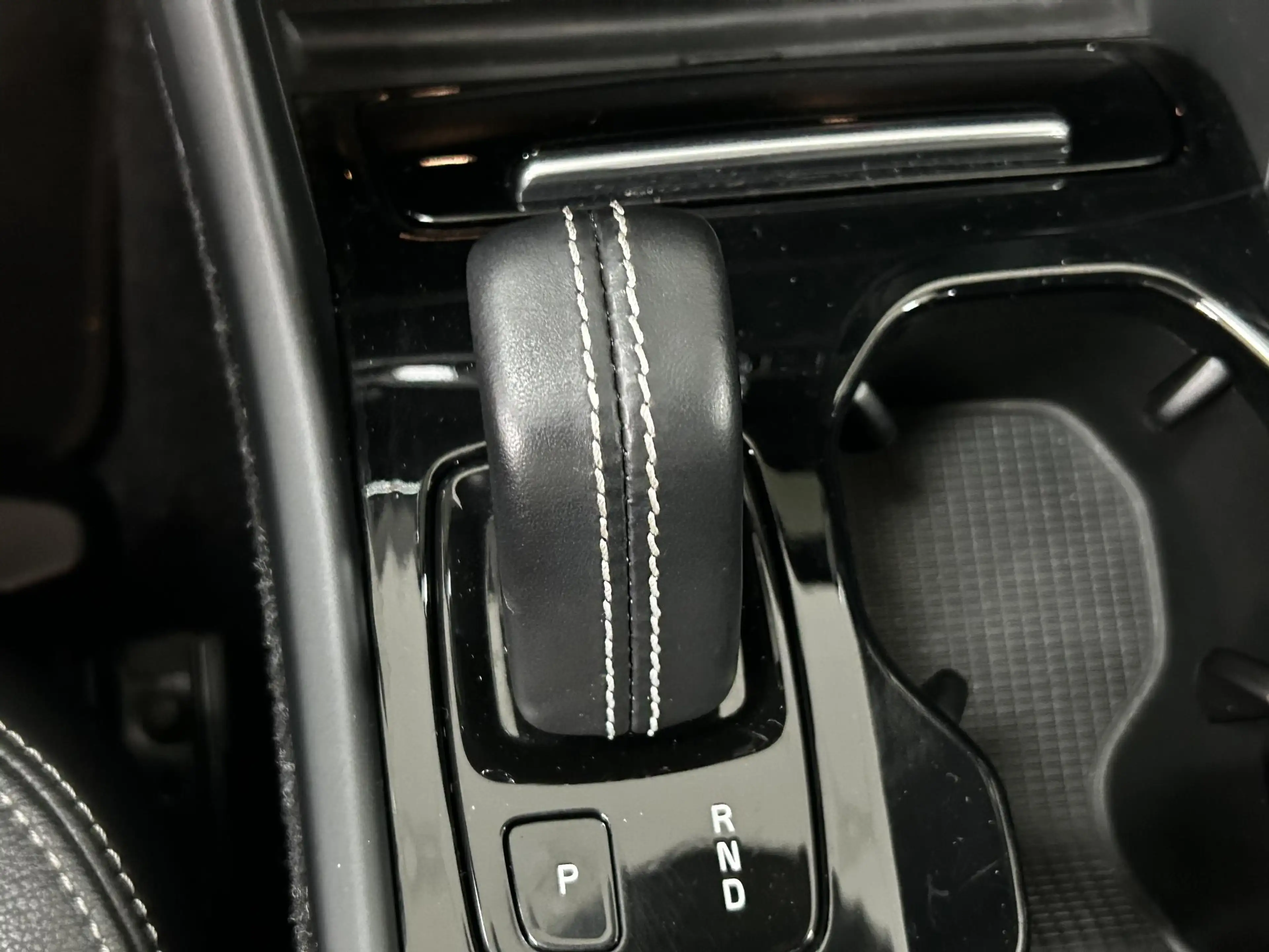 Volvo XC40 2.0 T4 R-Design NAVIGATIE | WEGKLAPBARE TREKHAAK | — photo 21