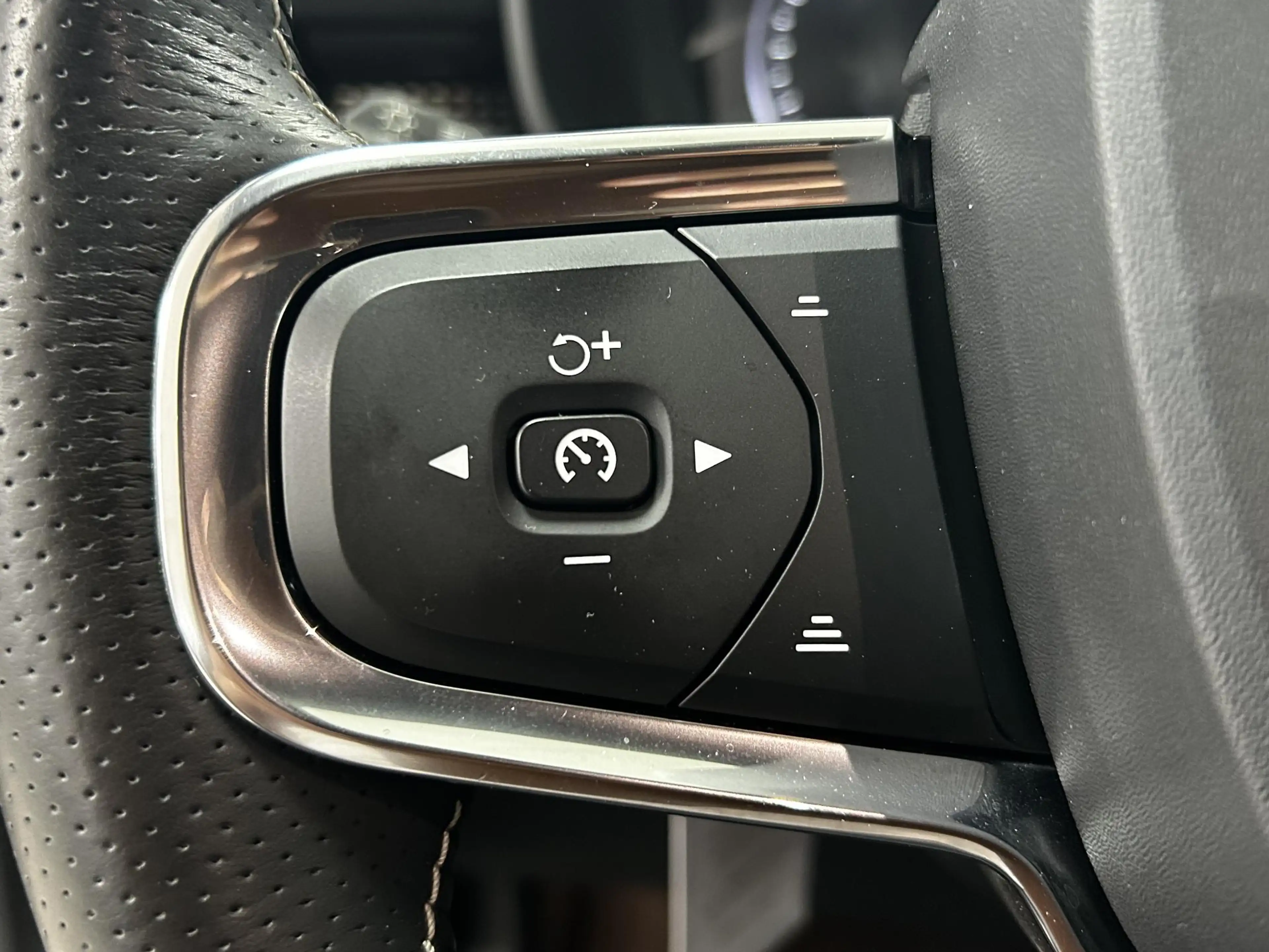 Volvo XC40 2.0 T4 R-Design NAVIGATIE | WEGKLAPBARE TREKHAAK | — photo 19