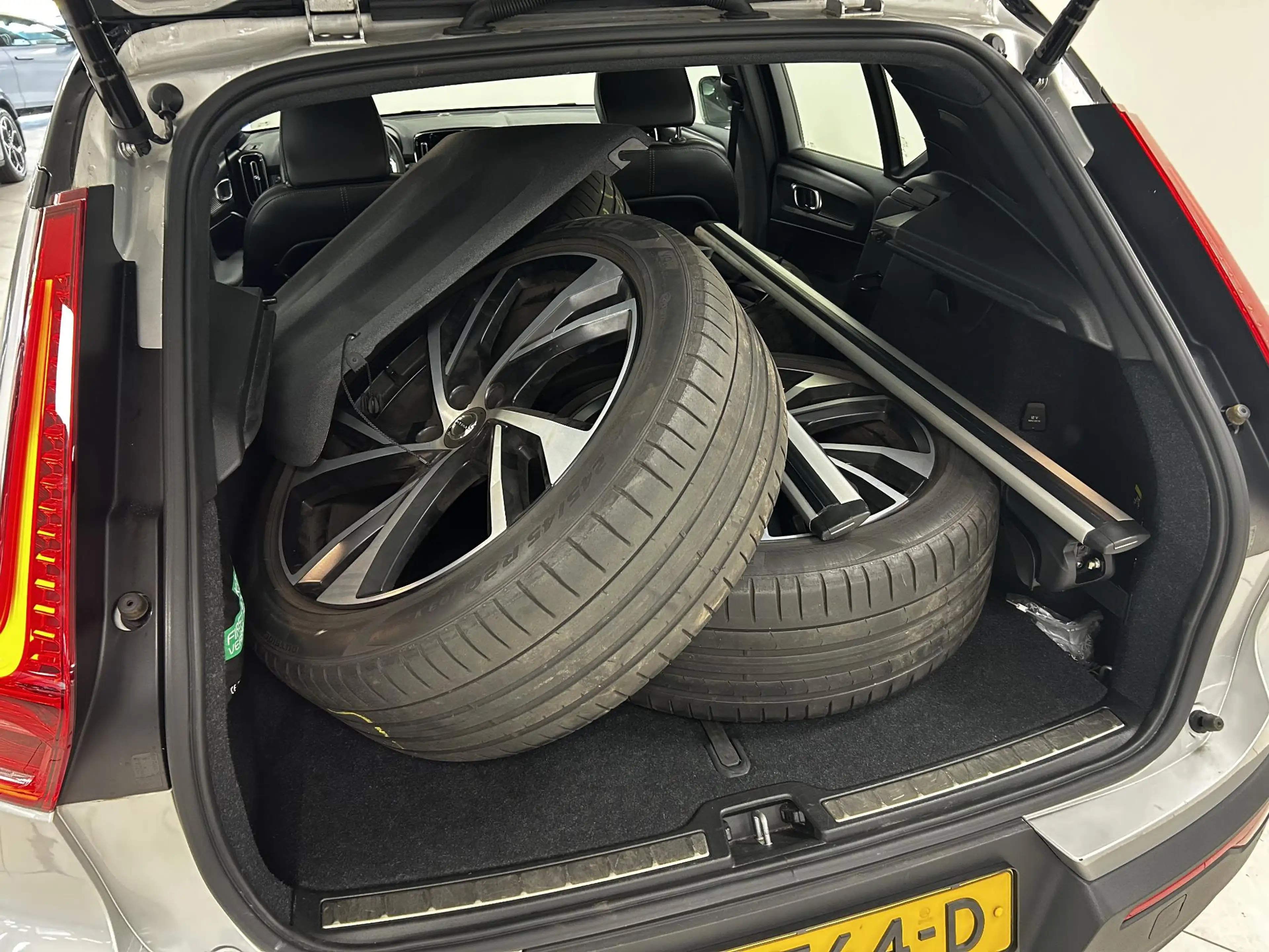 Volvo XC40 2.0 T4 R-Design NAVIGATIE | WEGKLAPBARE TREKHAAK | — photo 8