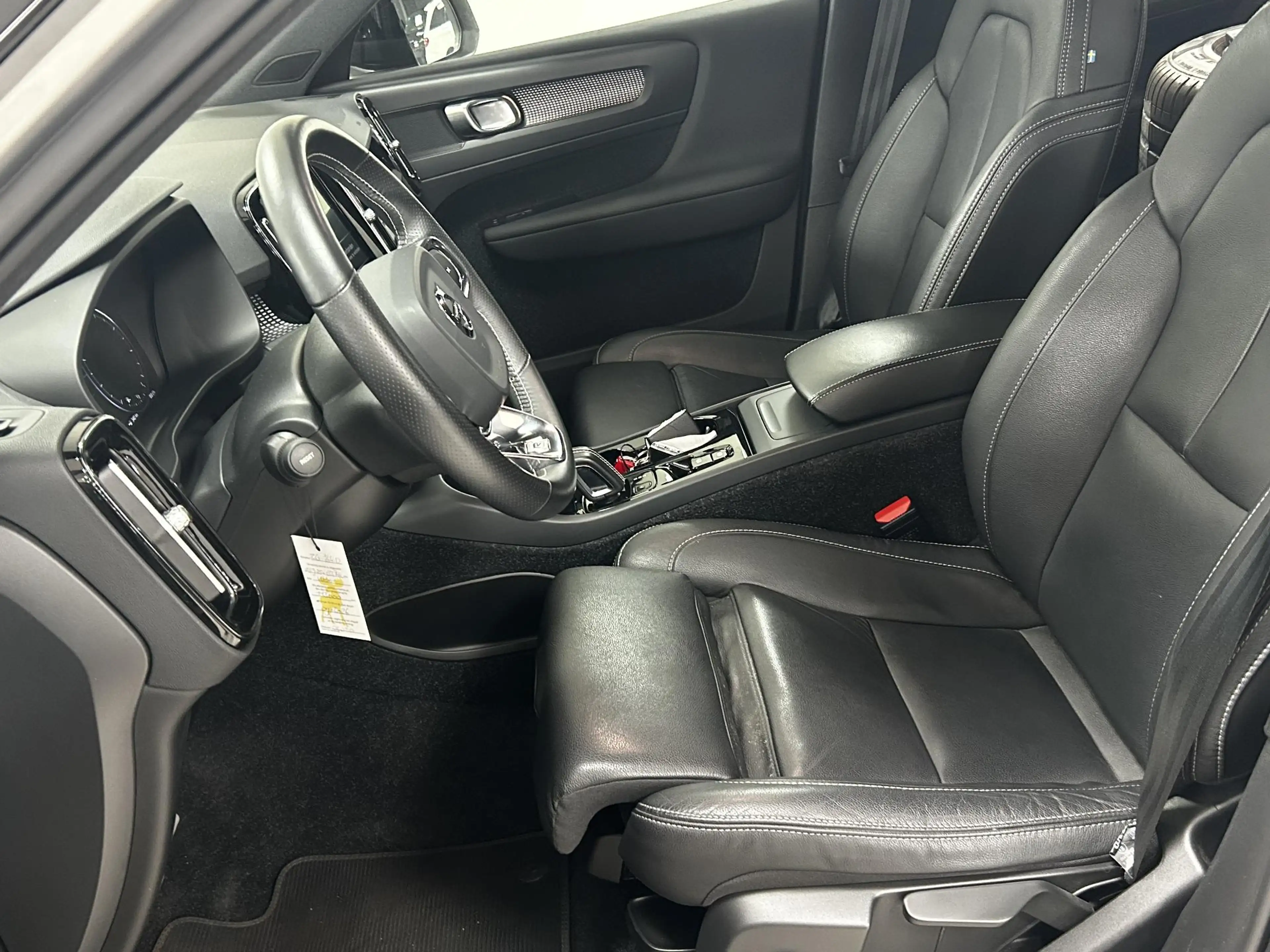 Volvo XC40 2.0 T4 R-Design NAVIGATIE | WEGKLAPBARE TREKHAAK | — photo 6