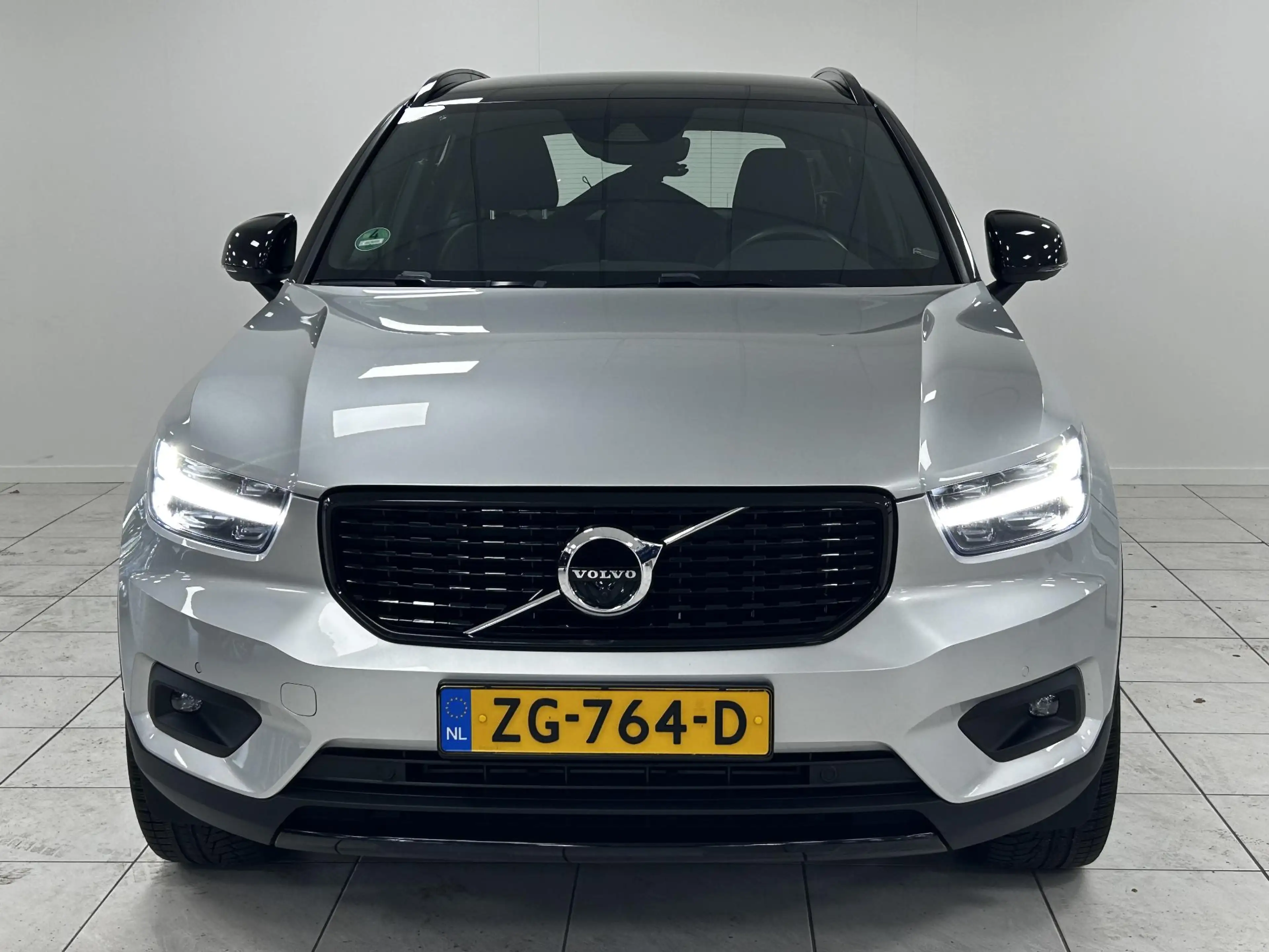 Volvo XC40 2.0 T4 R-Design NAVIGATIE | WEGKLAPBARE TREKHAAK | — photo 16