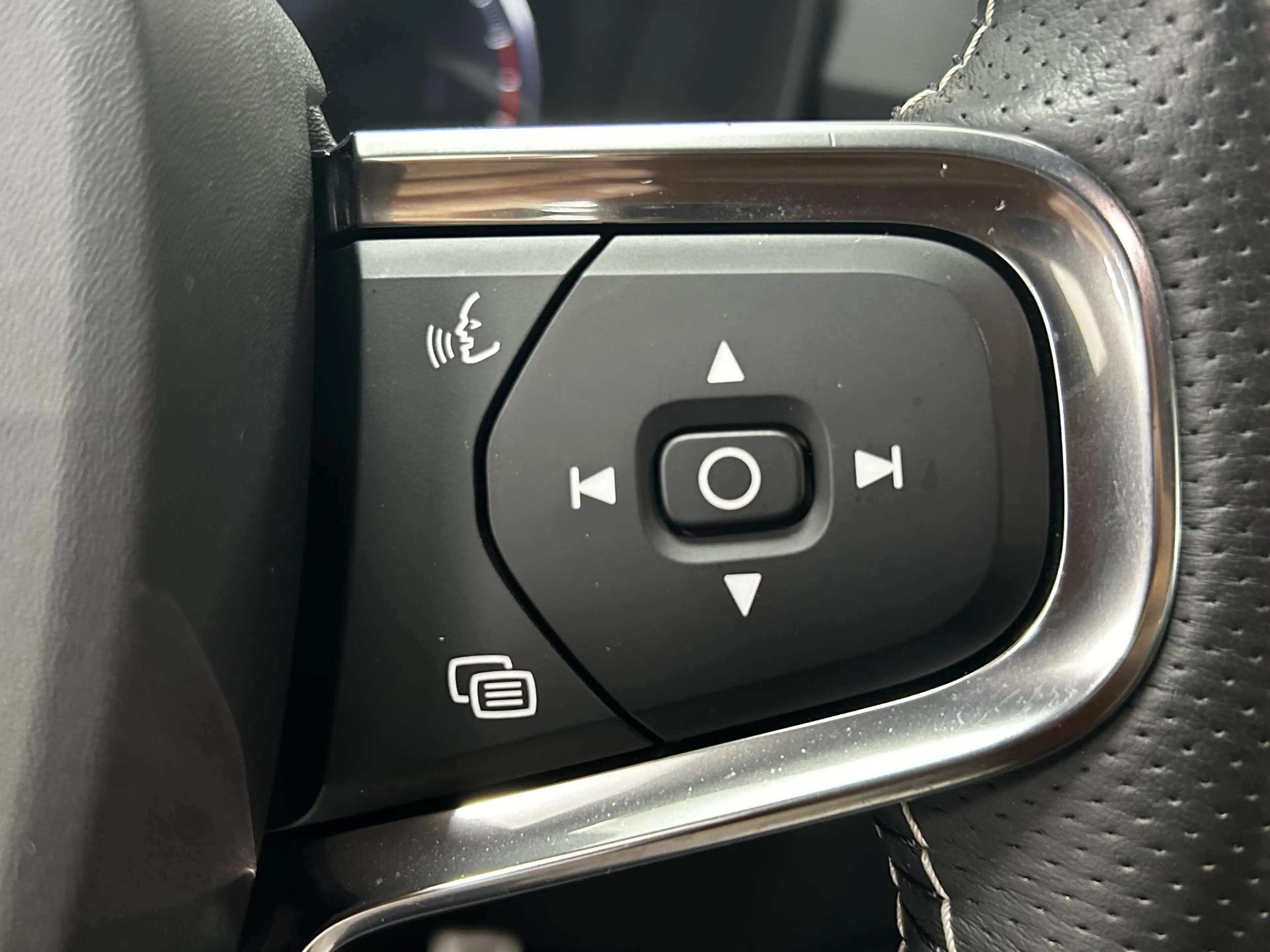 Volvo XC40 2.0 T4 R-Design NAVIGATIE | WEGKLAPBARE TREKHAAK | — photo 20