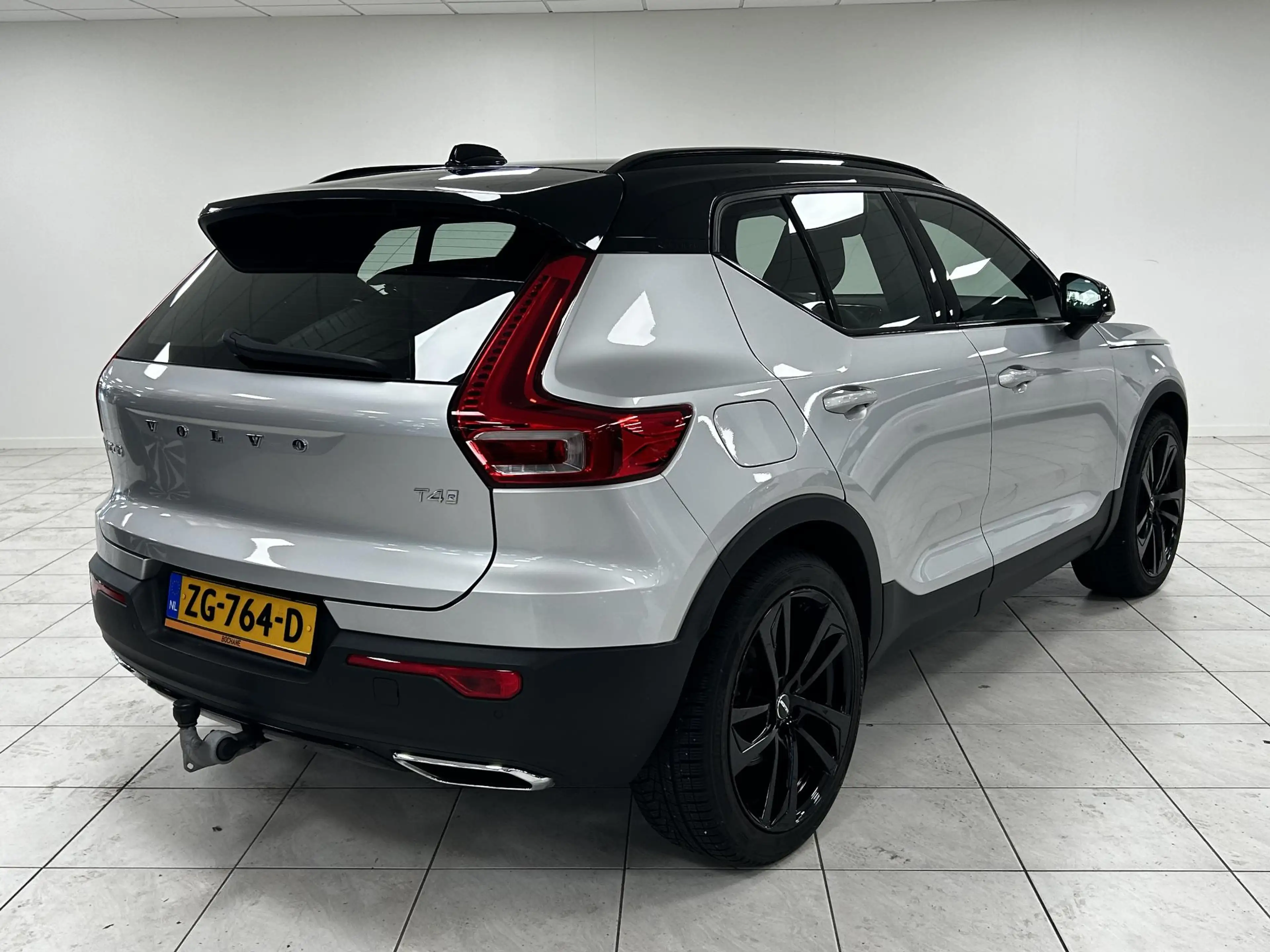 Volvo XC40 2.0 T4 R-Design NAVIGATIE | WEGKLAPBARE TREKHAAK | — photo 2