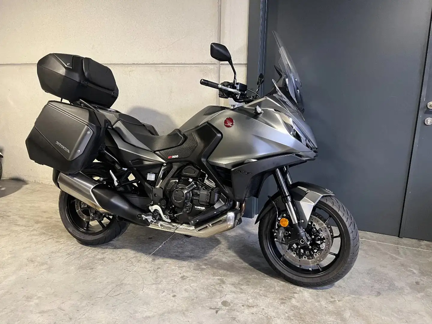 Honda NT 1100 DCT met urban pack van 1ste eigenaar - 1