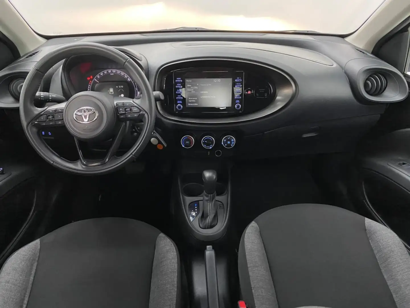 Toyota Aygo X Play s-CVT Negro - 2