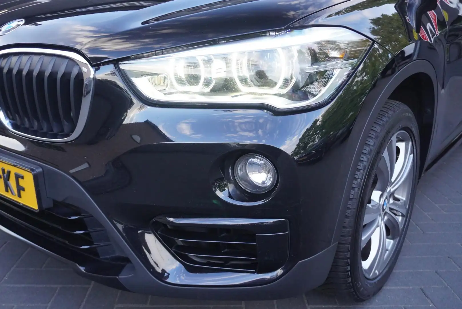 BMW X1 SDrive20i Aut/Airco/Navi/CC Zwart - 2