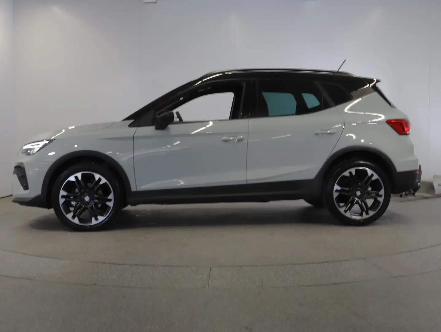 SEAT Arona FR Edition 1.0 TSI DSG Grau - 2