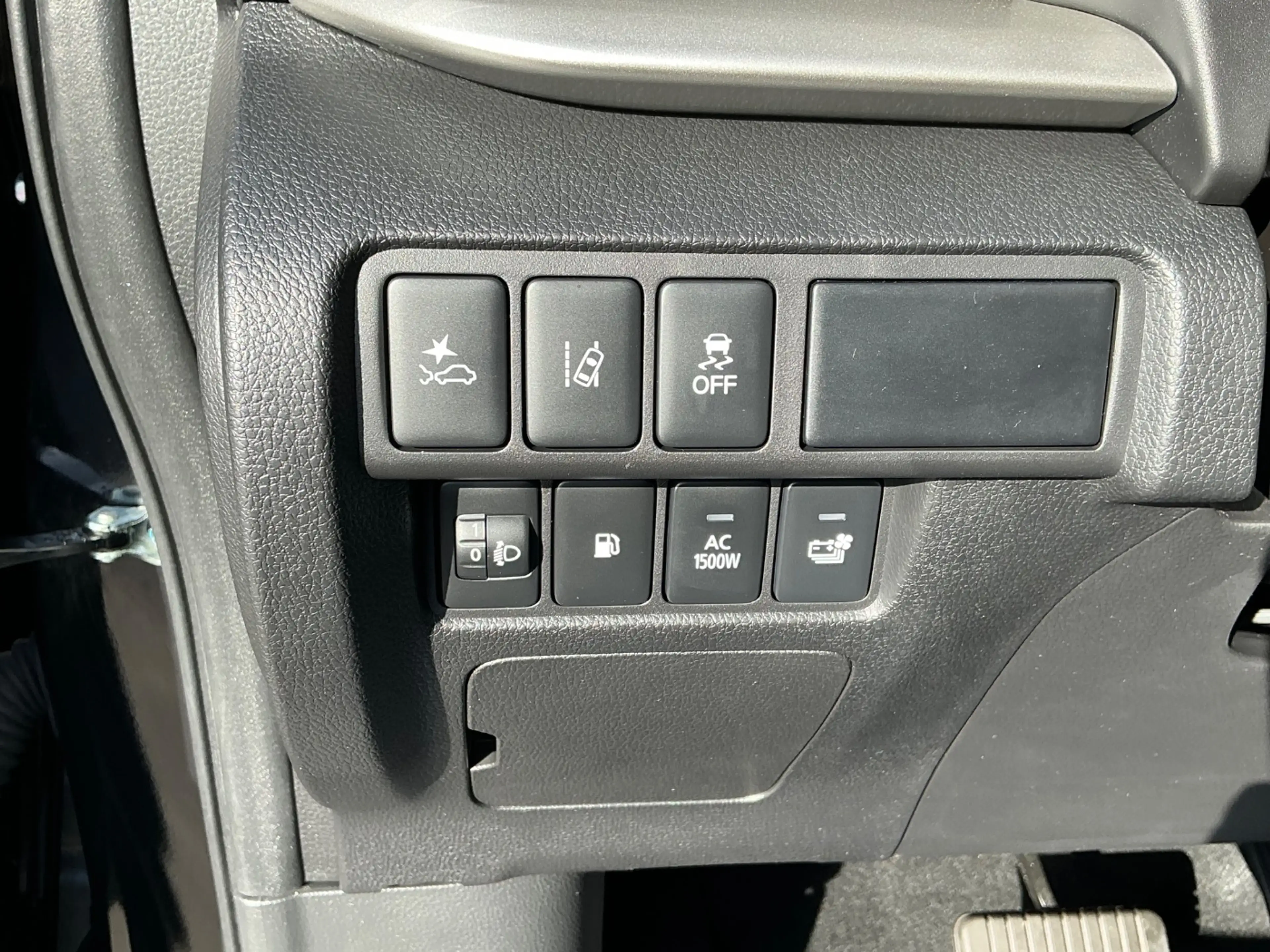 Mitsubishi Eclipse Cross 2.4 Select Black Allrad! Wenig KM! — photo 12