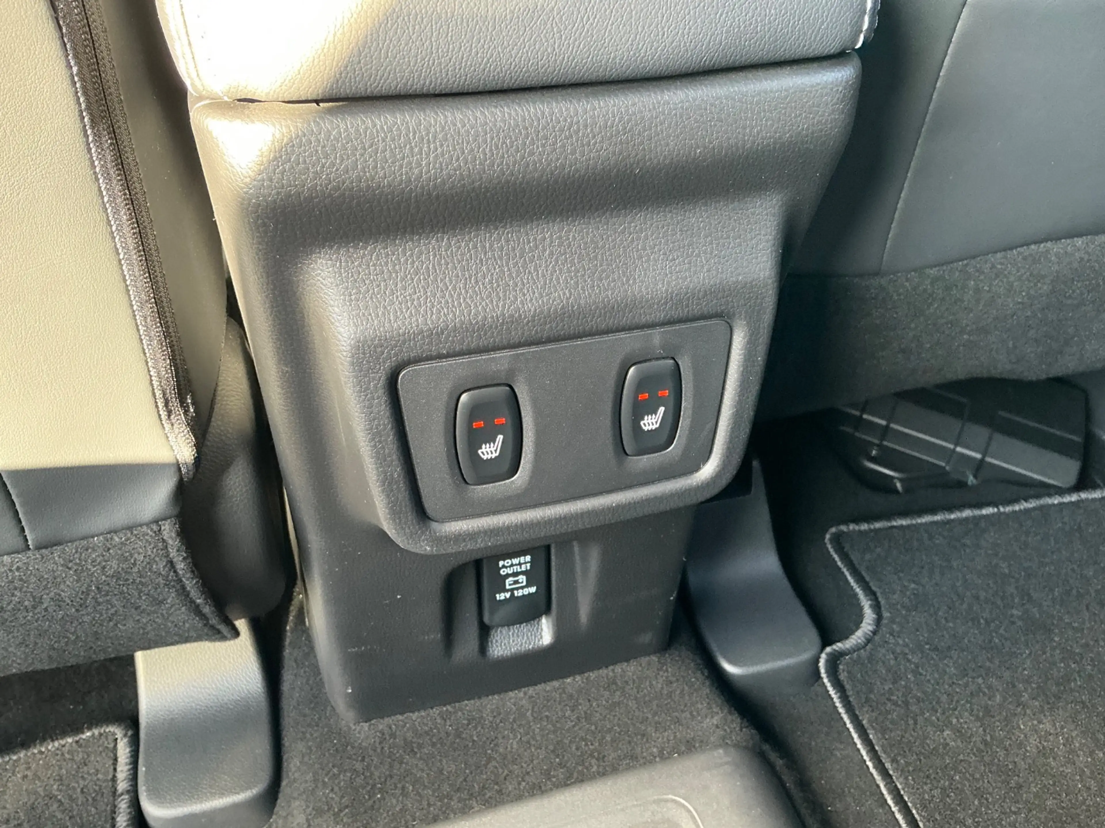 Mitsubishi Eclipse Cross 2.4 Select Black Allrad! Wenig KM! — photo 9
