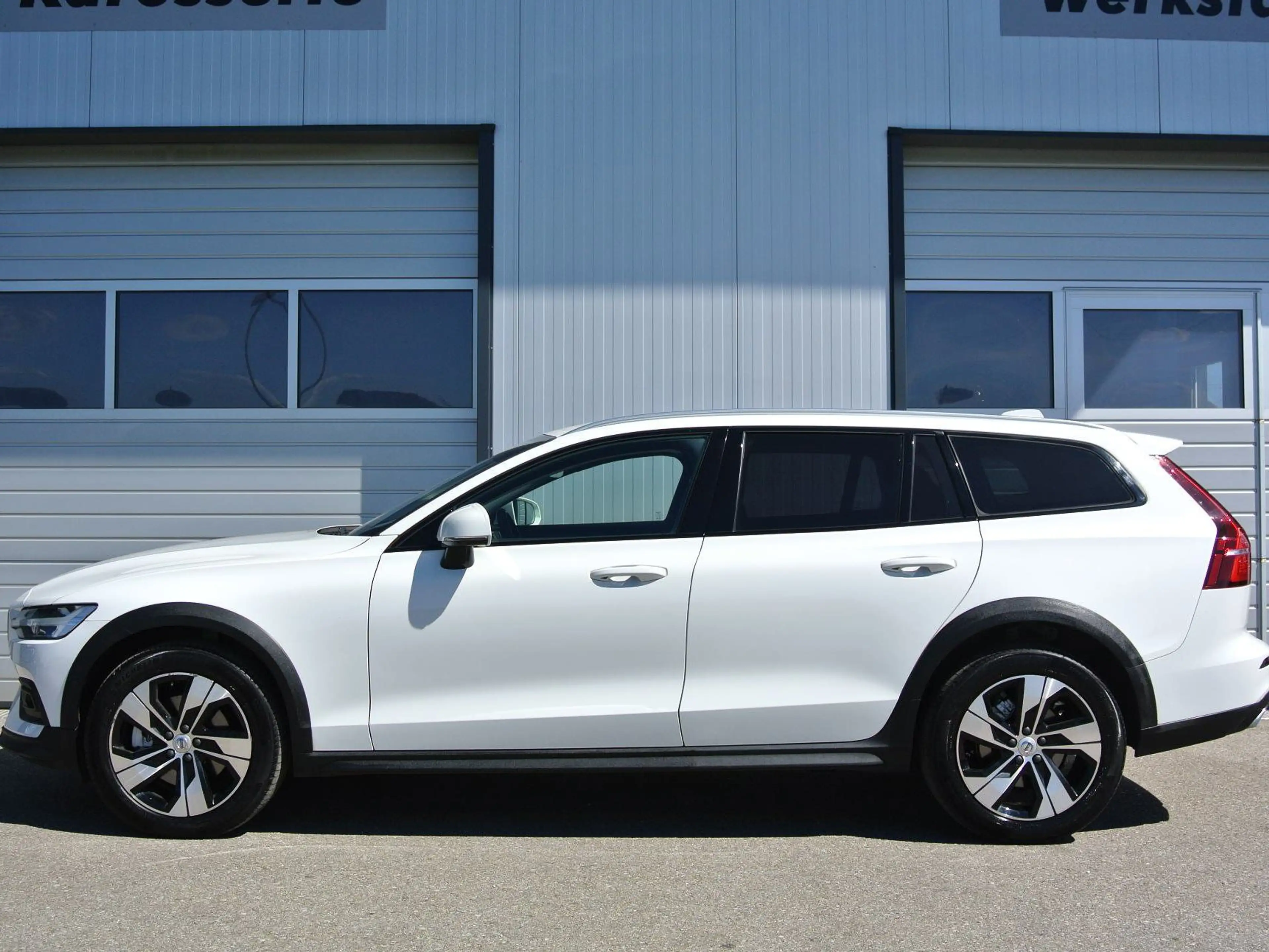 Volvo V60 Cross Country 2.0 B4 MHEV Geartronic 8g, AWD * LEDER * LED * — photo 4