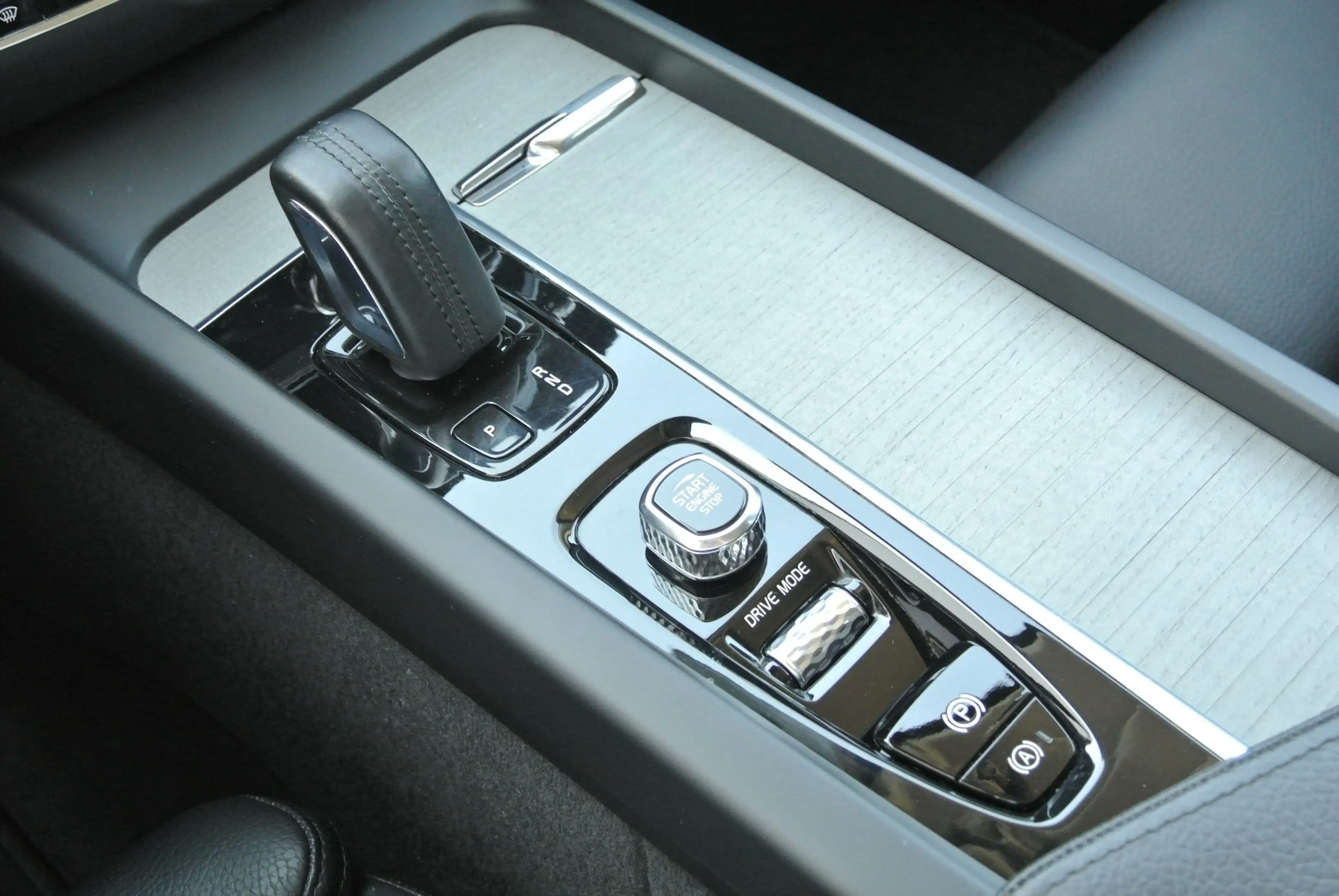 Volvo V60 Cross Country 2.0 B4 MHEV Geartronic 8g, AWD * LEDER * LED * — photo 13