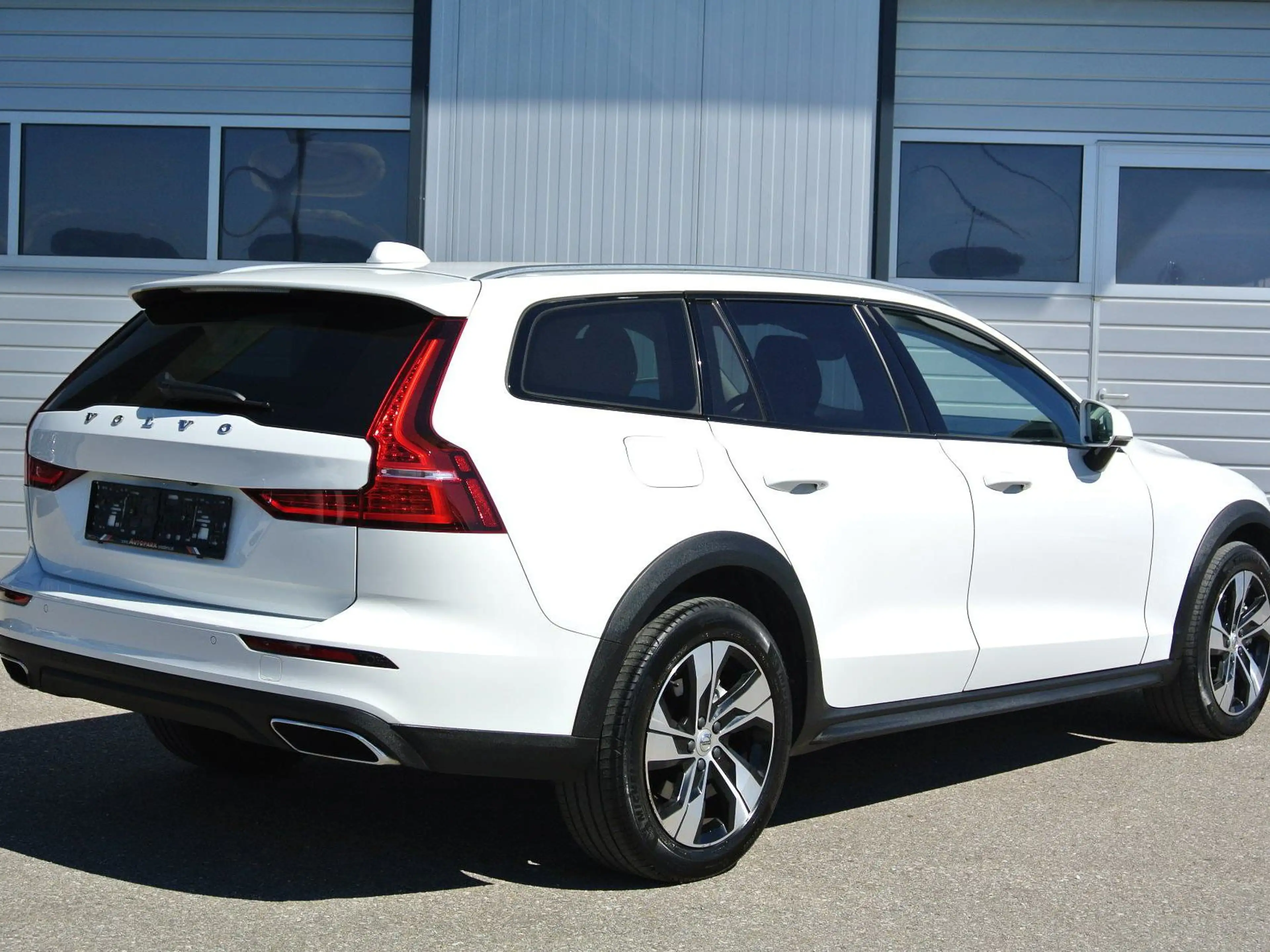 Volvo V60 Cross Country 2.0 B4 MHEV Geartronic 8g, AWD * LEDER * LED * — photo 5