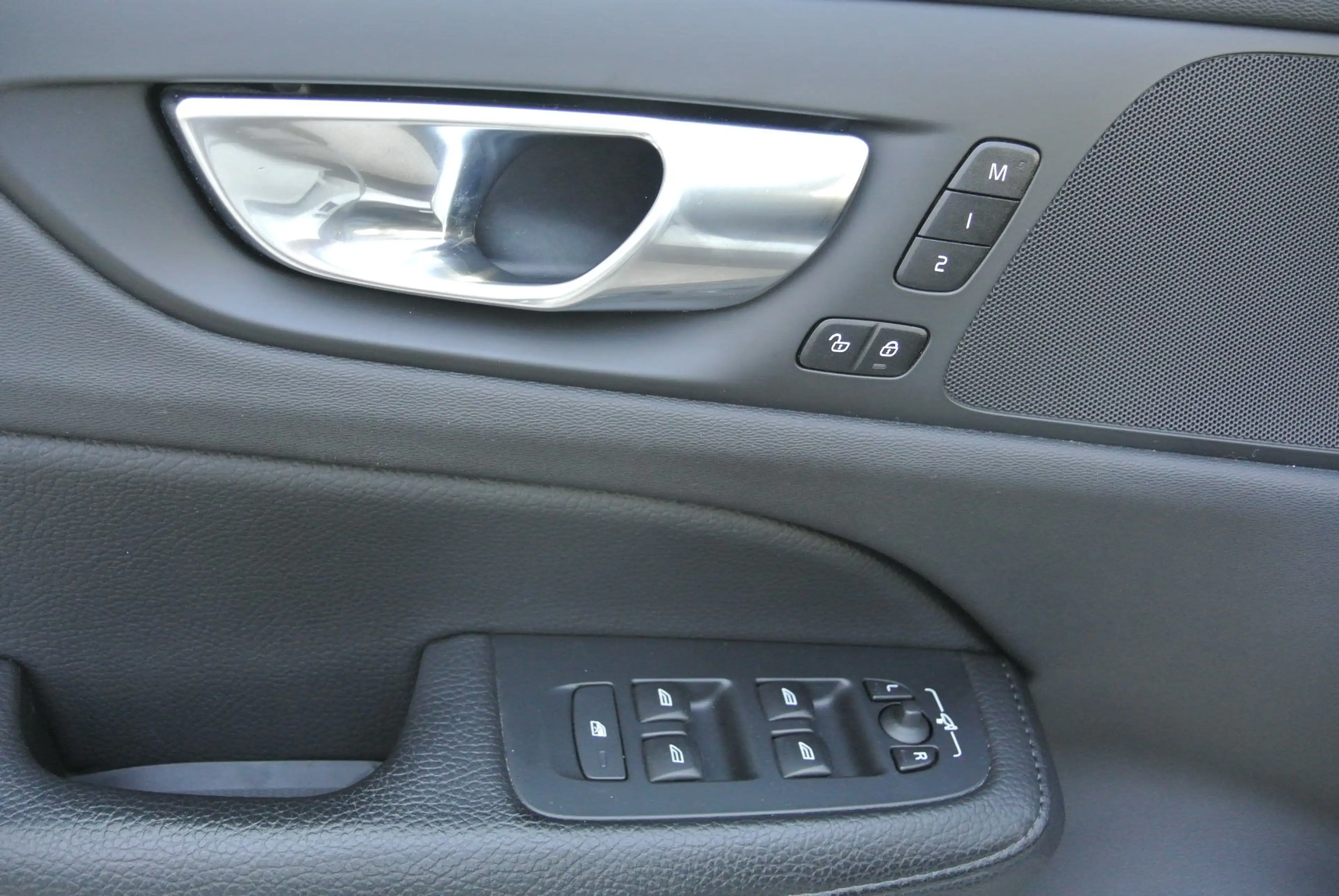 Volvo V60 Cross Country 2.0 B4 MHEV Geartronic 8g, AWD * LEDER * LED * — photo 12