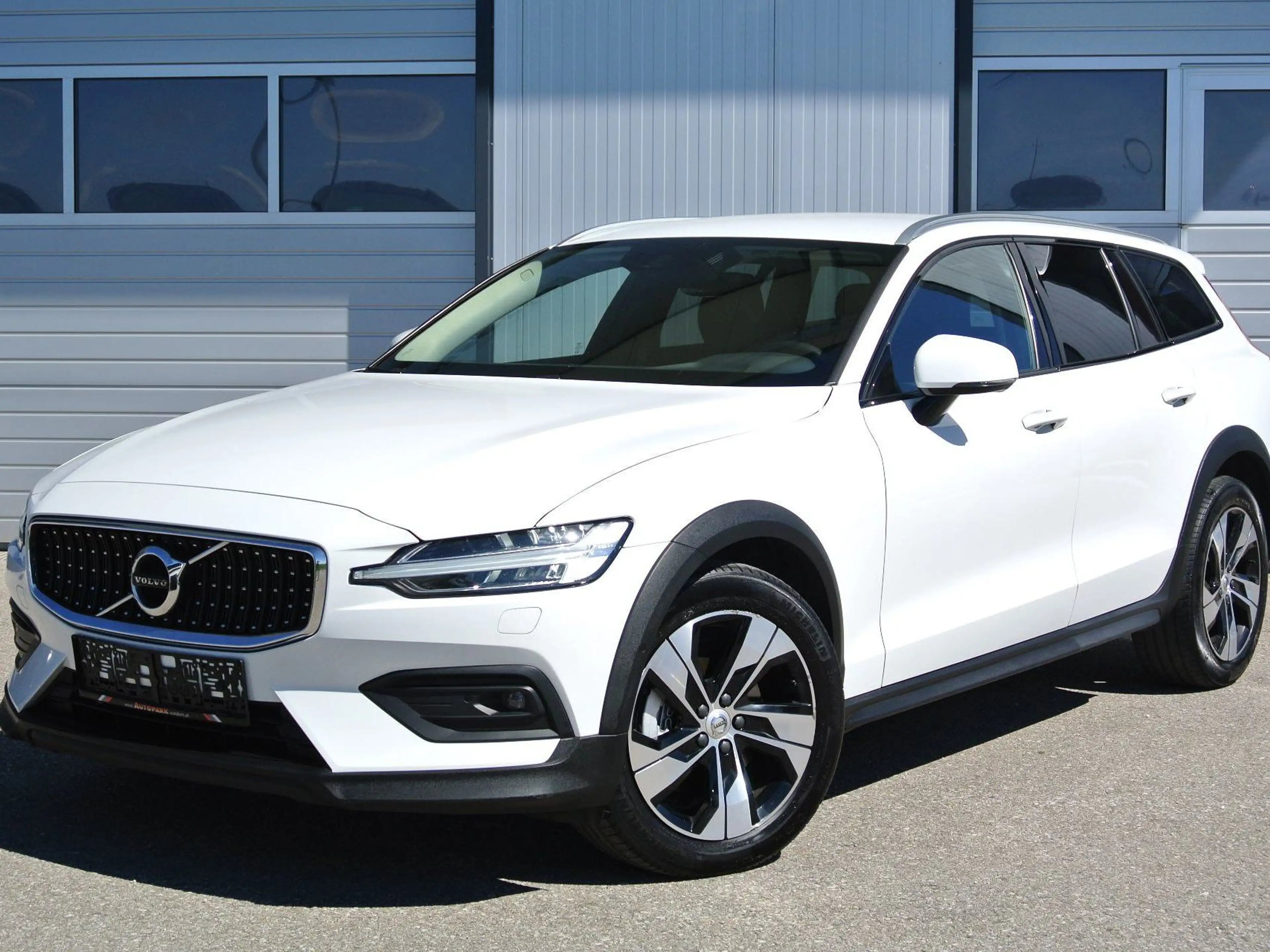 Volvo V60 Cross Country 2.0 B4 MHEV Geartronic 8g, AWD * LEDER * LED * — photo 3