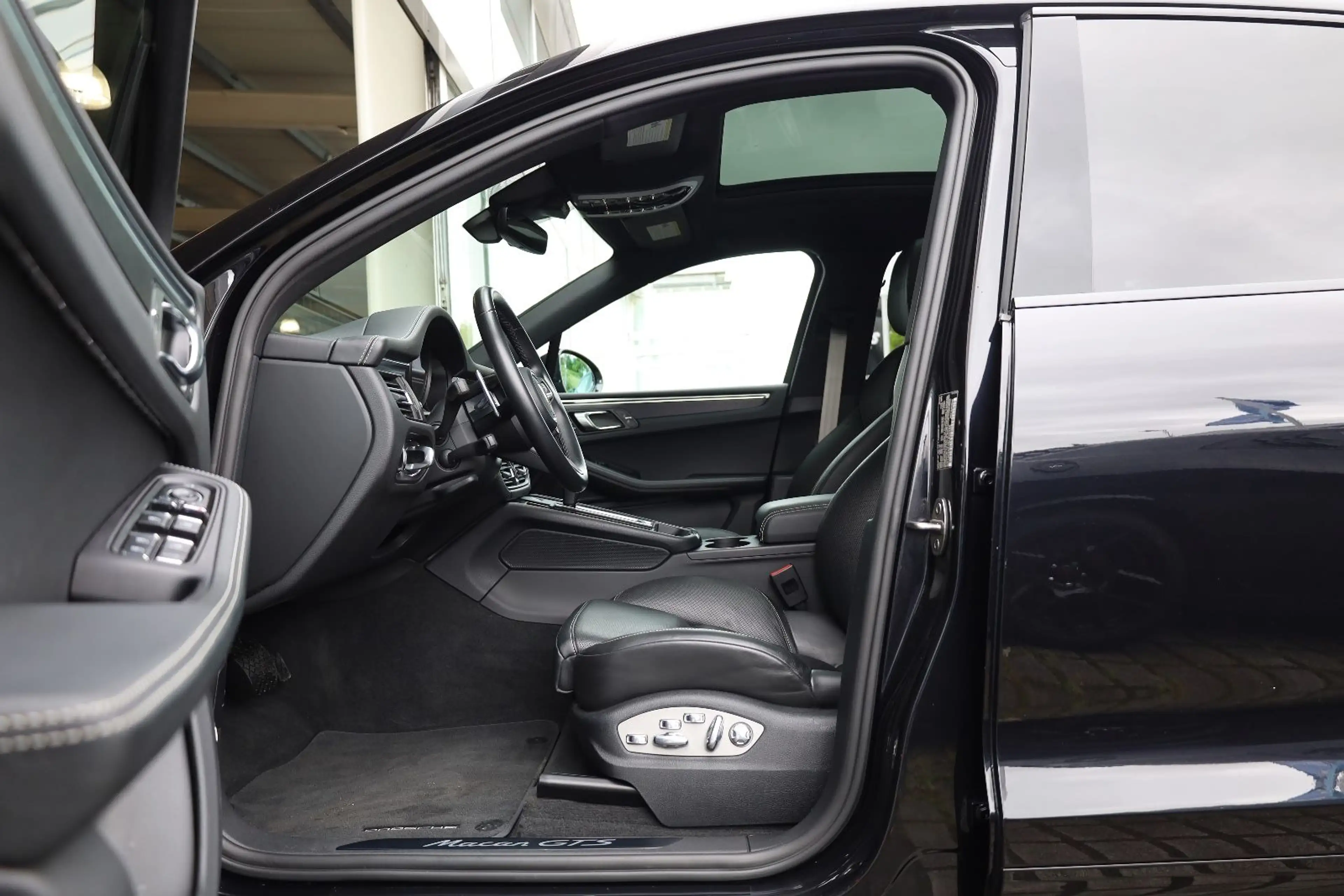 Porsche Macan GTS/PANO/BOSÉ/4xSHZ/SBL/LHZ/AIRMATIC/R21 — photo 8