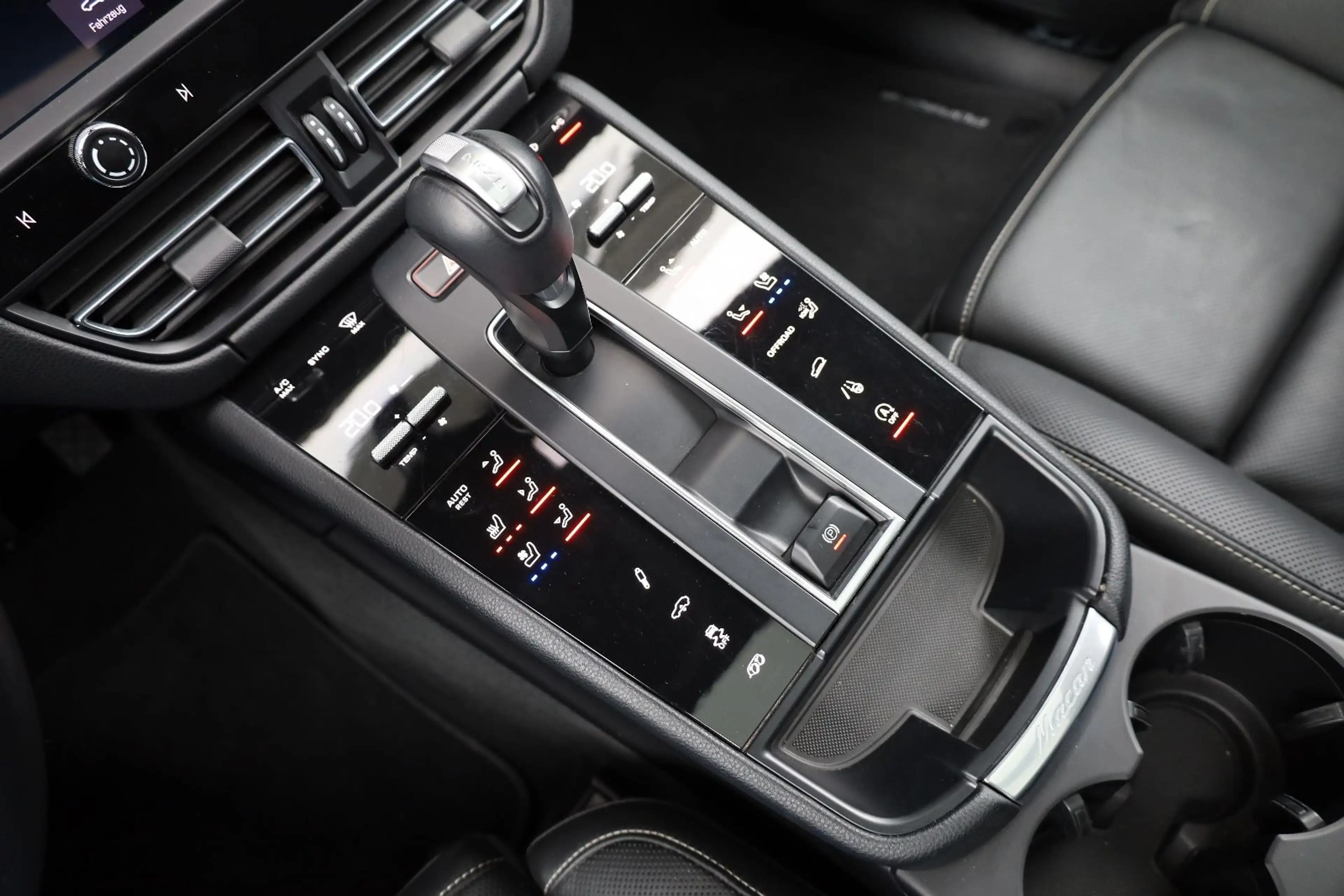 Porsche Macan GTS/PANO/BOSÉ/4xSHZ/SBL/LHZ/AIRMATIC/R21 — photo 15