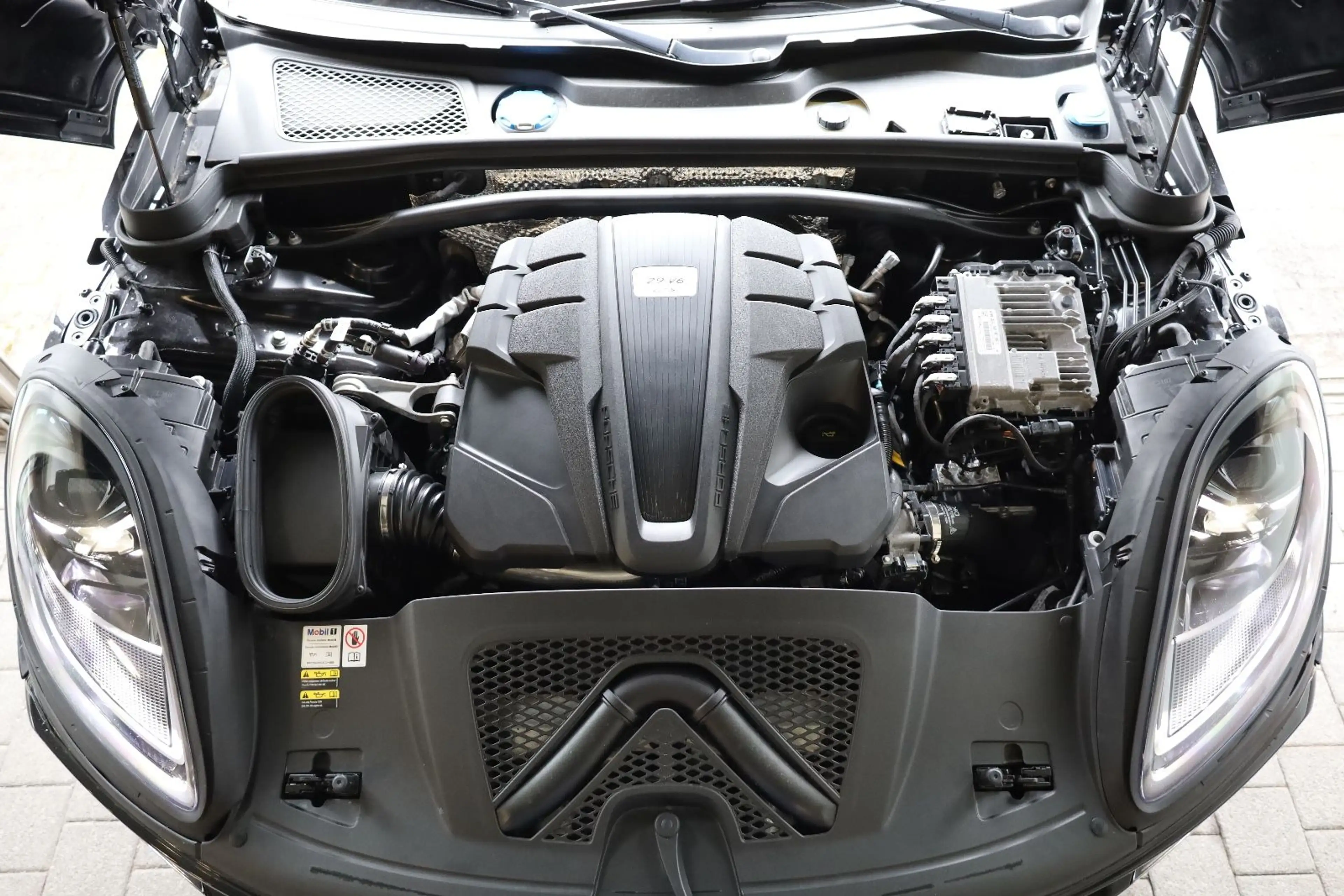 Porsche Macan GTS/PANO/BOSÉ/4xSHZ/SBL/LHZ/AIRMATIC/R21 — photo 20