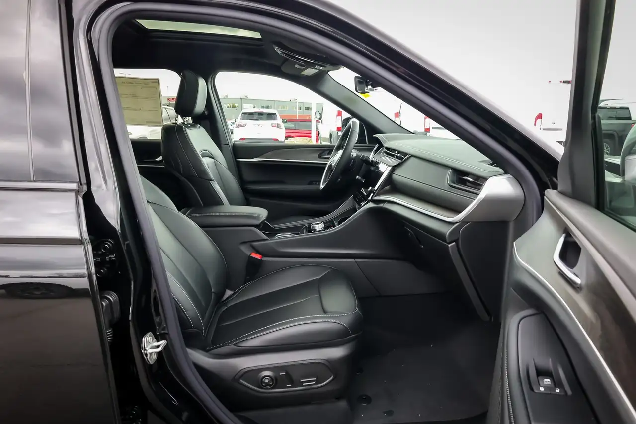 Jeep Grand Cherokee photo Jeep Grand Cherokee