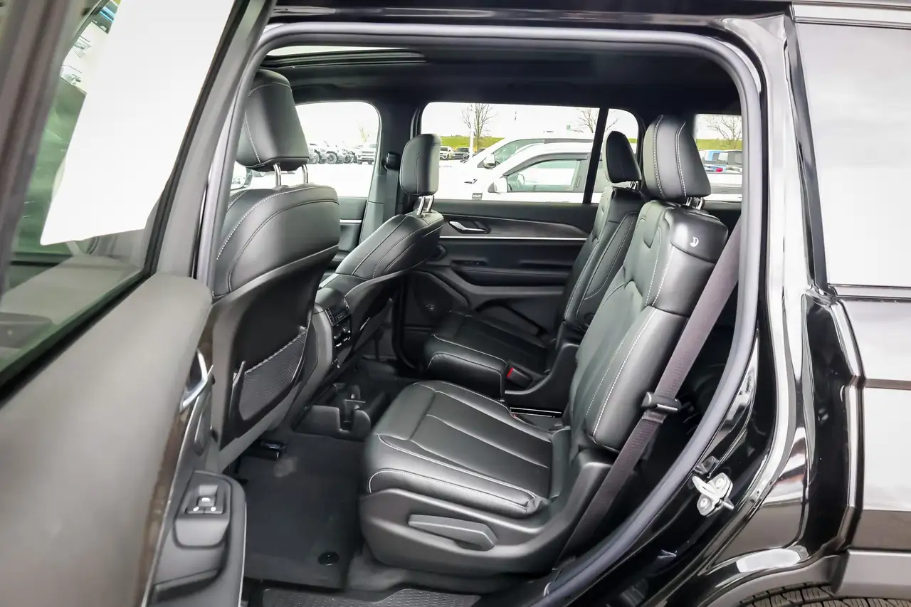 Jeep Grand Cherokee photo Jeep Grand Cherokee