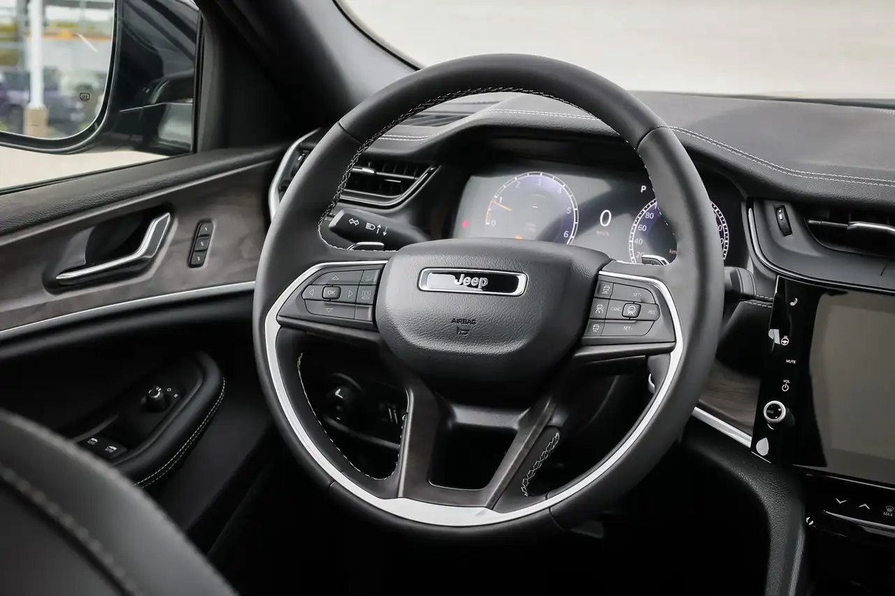 Jeep Grand Cherokee photo Jeep Grand Cherokee