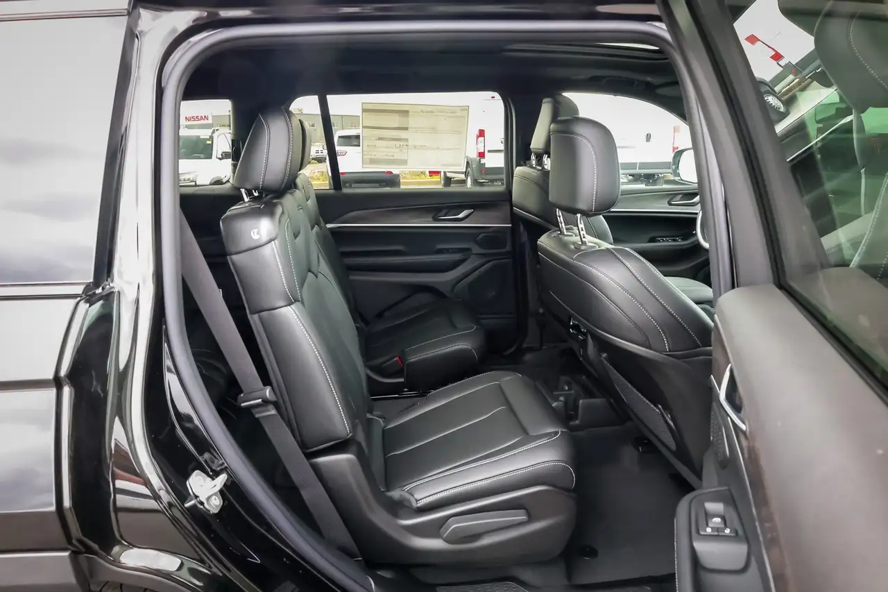 Jeep Grand Cherokee photo Jeep Grand Cherokee