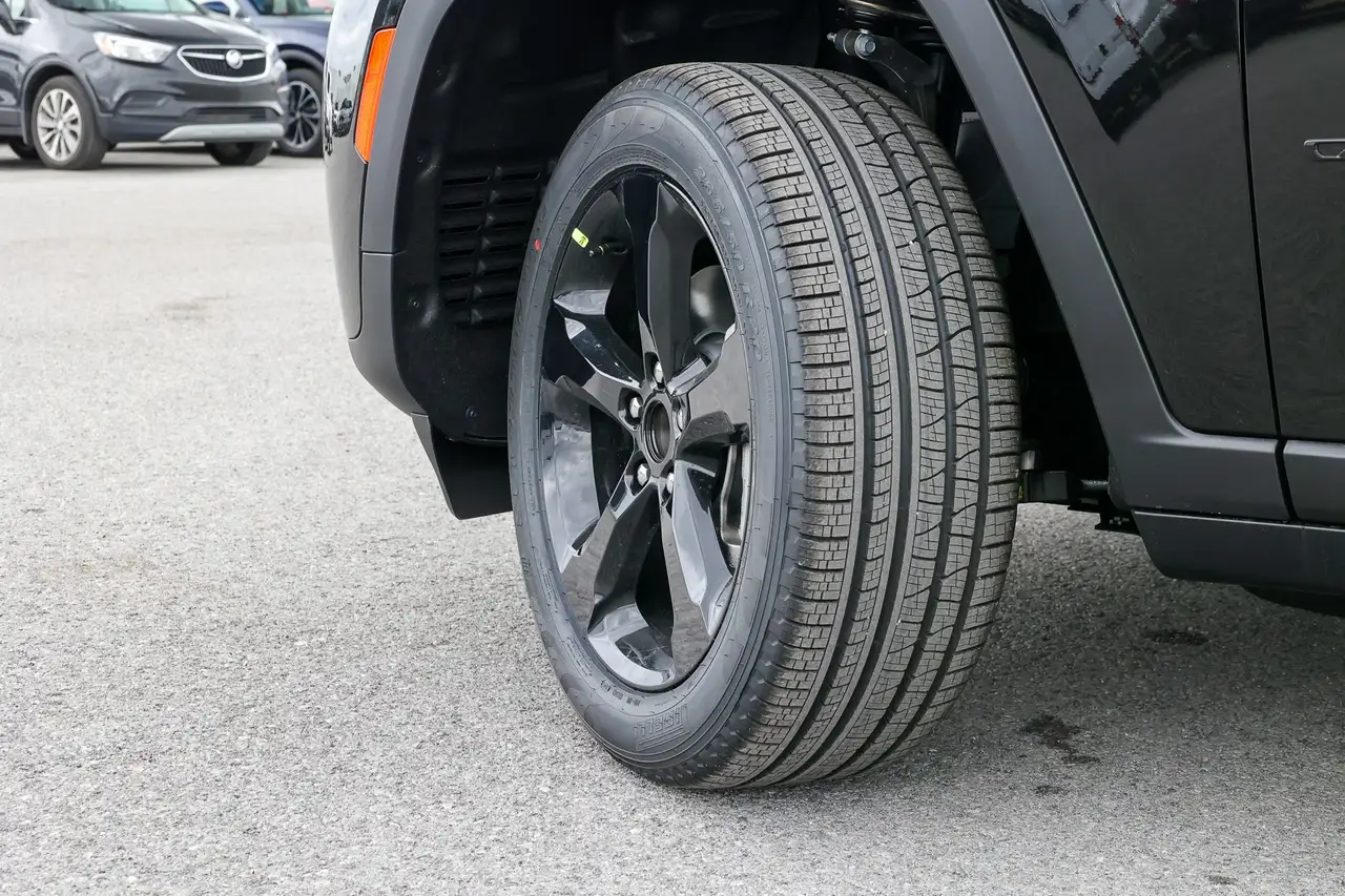 Jeep Grand Cherokee photo Jeep Grand Cherokee