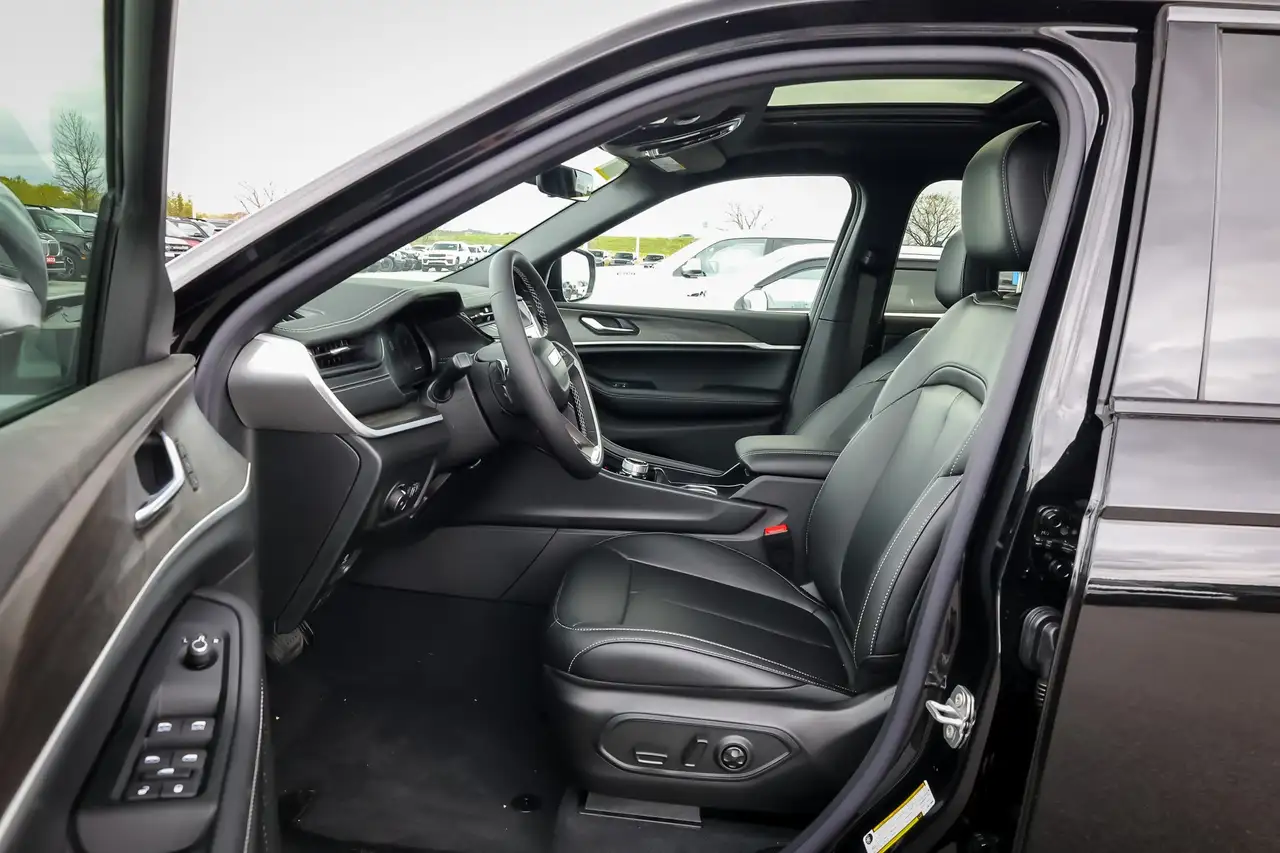 Jeep Grand Cherokee photo Jeep Grand Cherokee