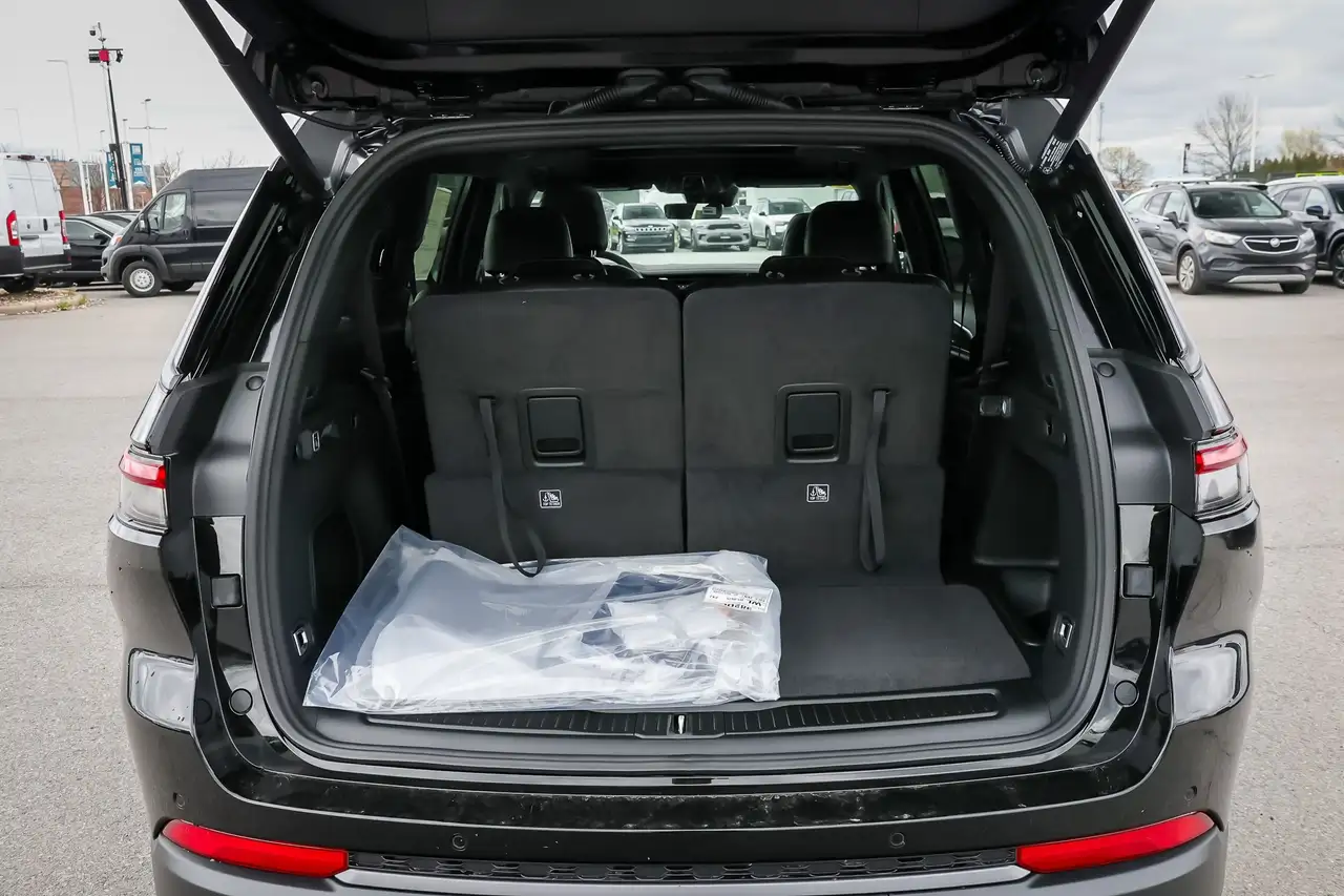 Jeep Grand Cherokee photo Jeep Grand Cherokee