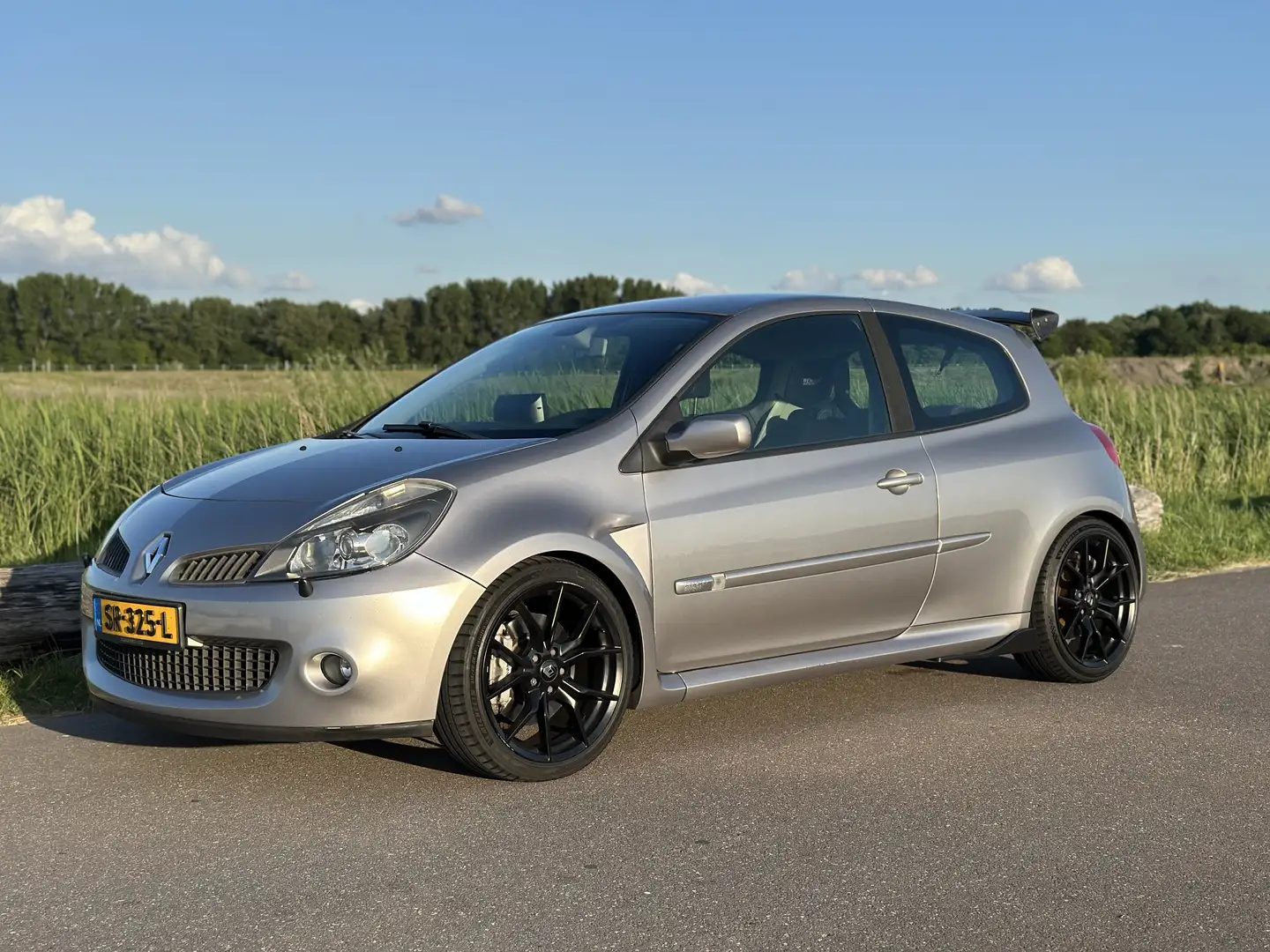 Renault Clio 2.0 RS 18” Velgen Carplay Michelin Pilot Sport 5 Szary - 1