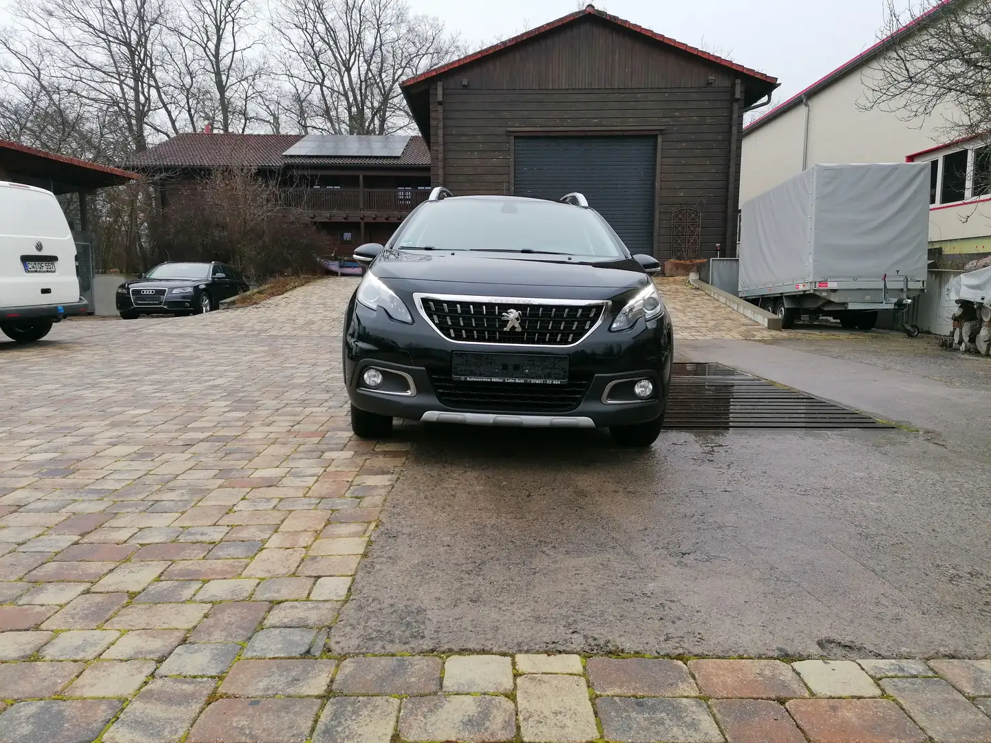 Peugeot 2008 Allure/Navi/Klimaautomatik/Kamera/TÜV04-2026 Noir - 1