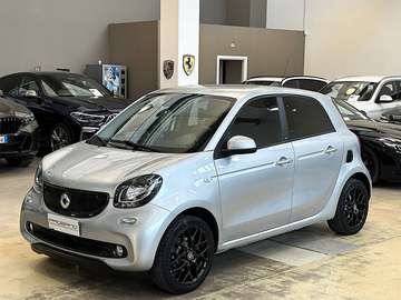 0.9 t Prime 90cv twinamic - 16" - Pelle - Navigatore
