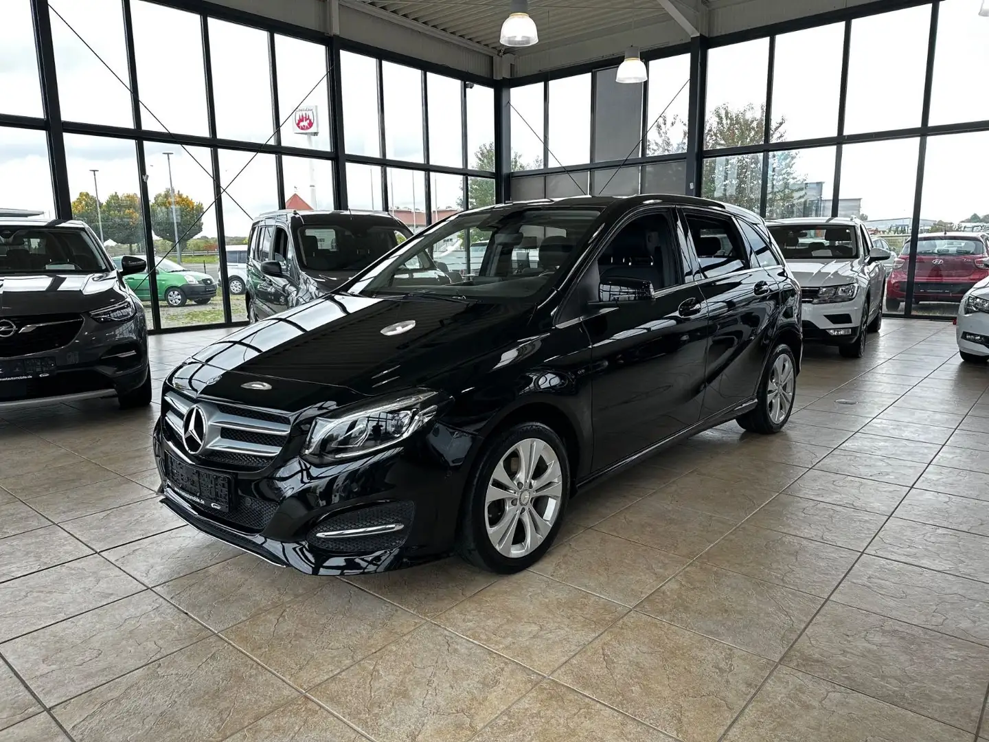 Mercedes-Benz B 180 B -Klasse Urban Business Schwarz - 1