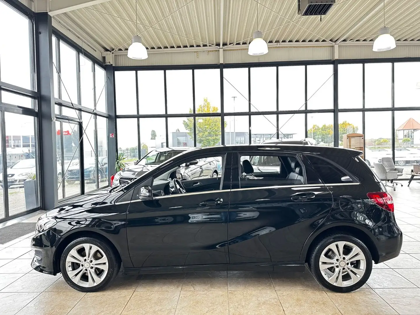 Mercedes-Benz B 180 B -Klasse Urban Business Schwarz - 2