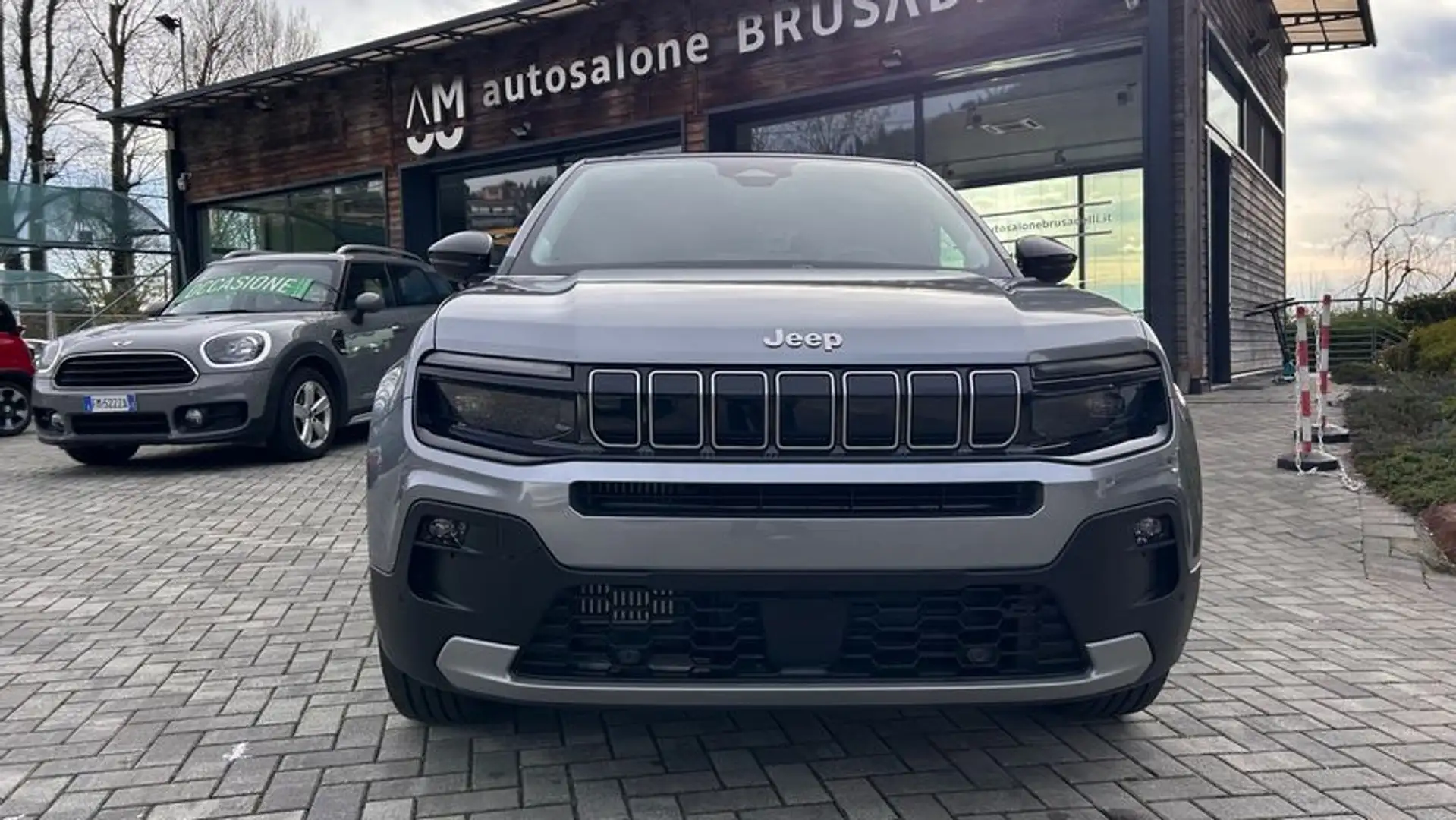 Jeep Avenger 1.2 MHEV e-Hybrid Turbo Summit TETTO P. PELLE Grau - 2