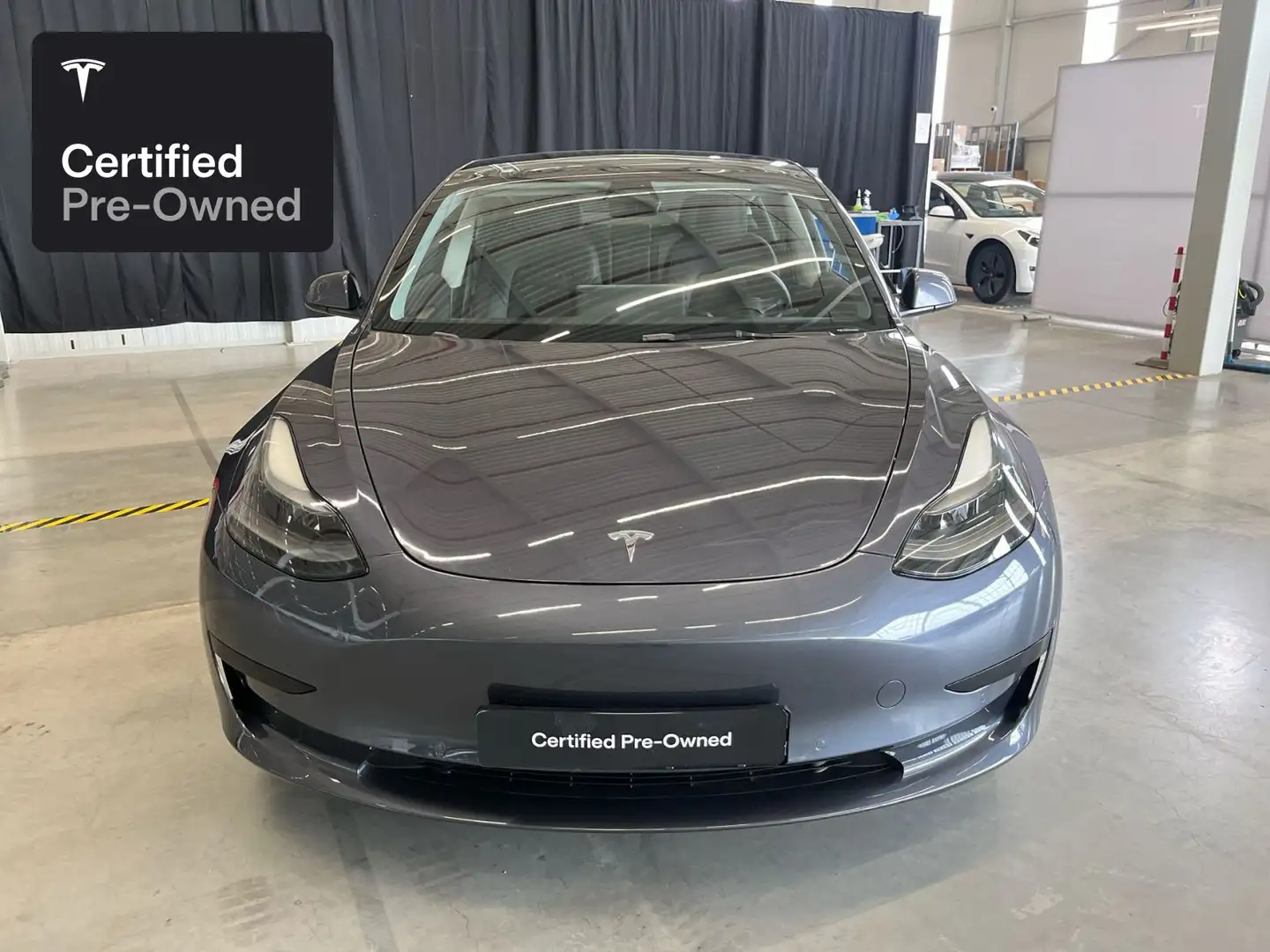 Tesla Model 3 Rear-Wheel Drive “Certified Pre-Owned” Zilver - 2