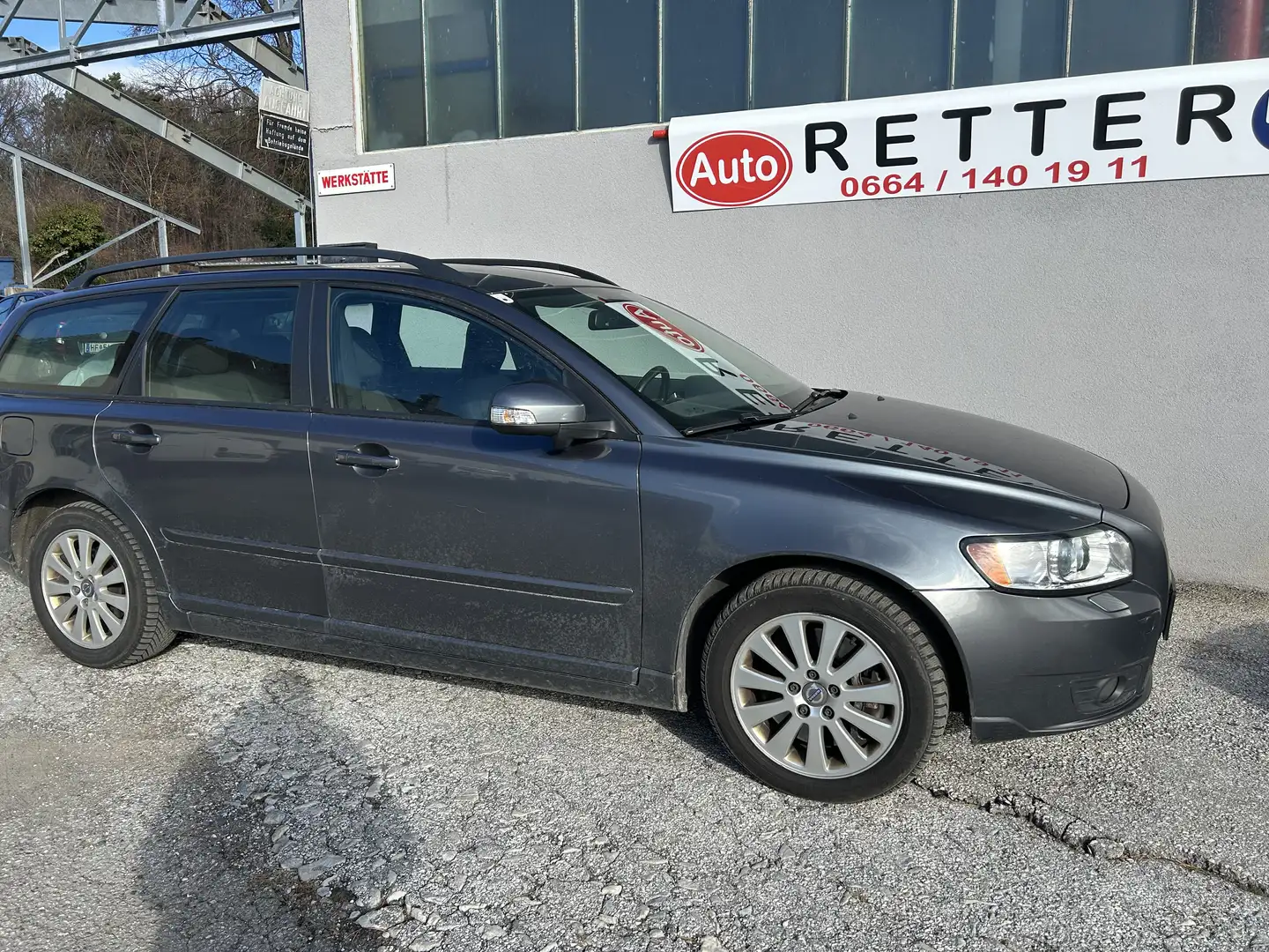 Volvo V50 D3 Momentum Gris - 1