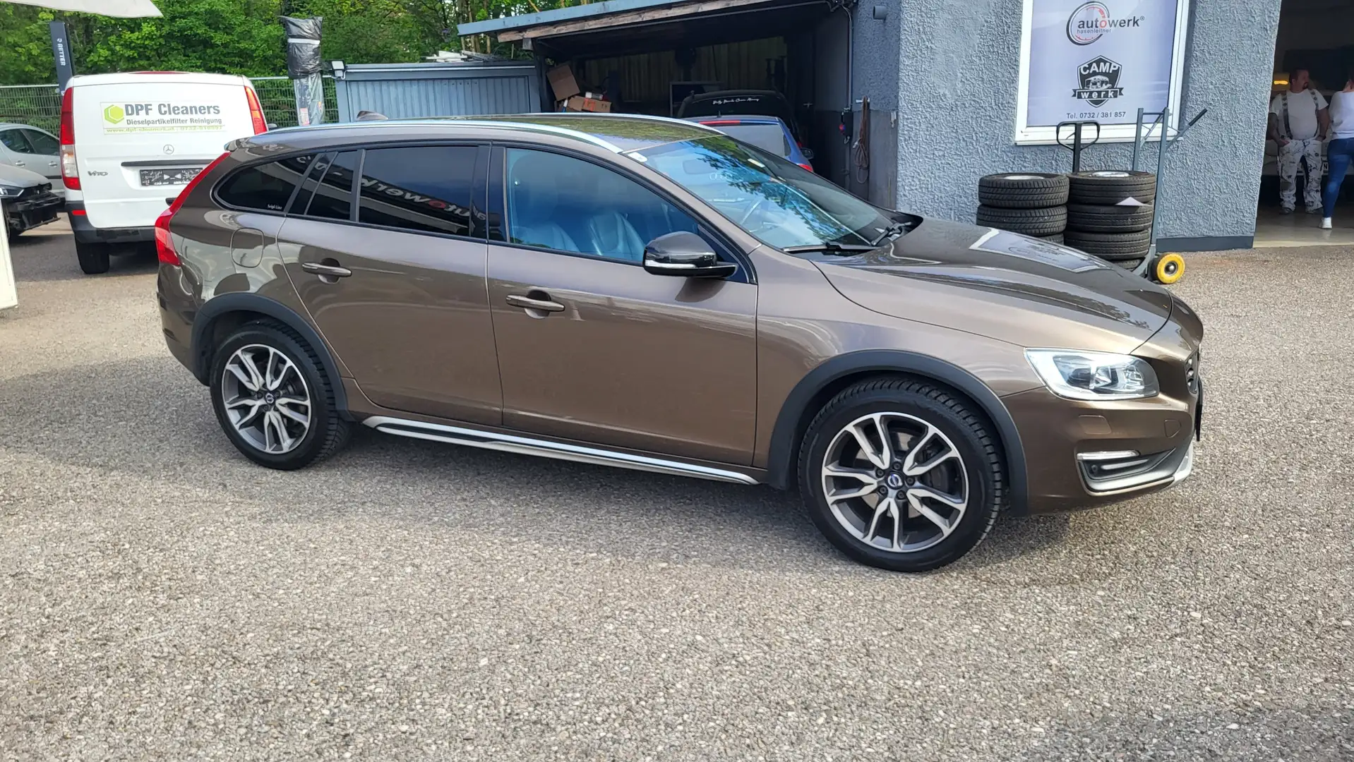Volvo V60 Cross Country Kinetic Marrone - 1