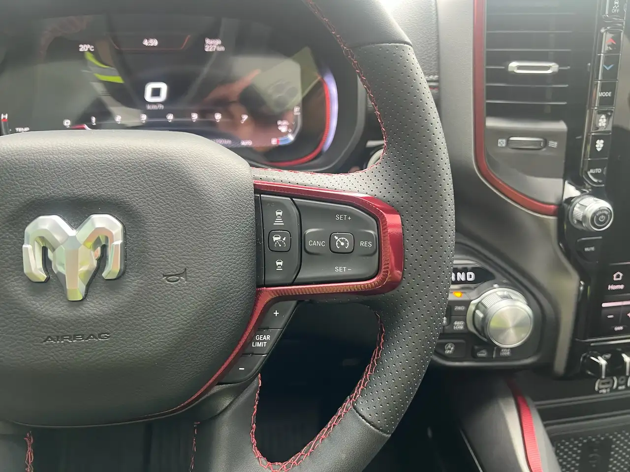 RAM 1500 снимка RAM 1500