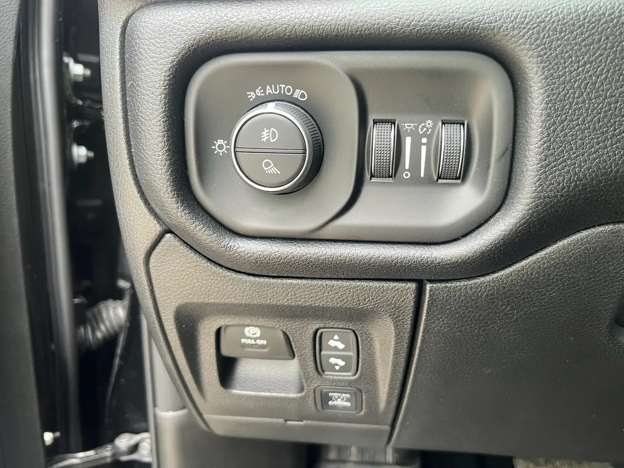 RAM 1500 снимка RAM 1500