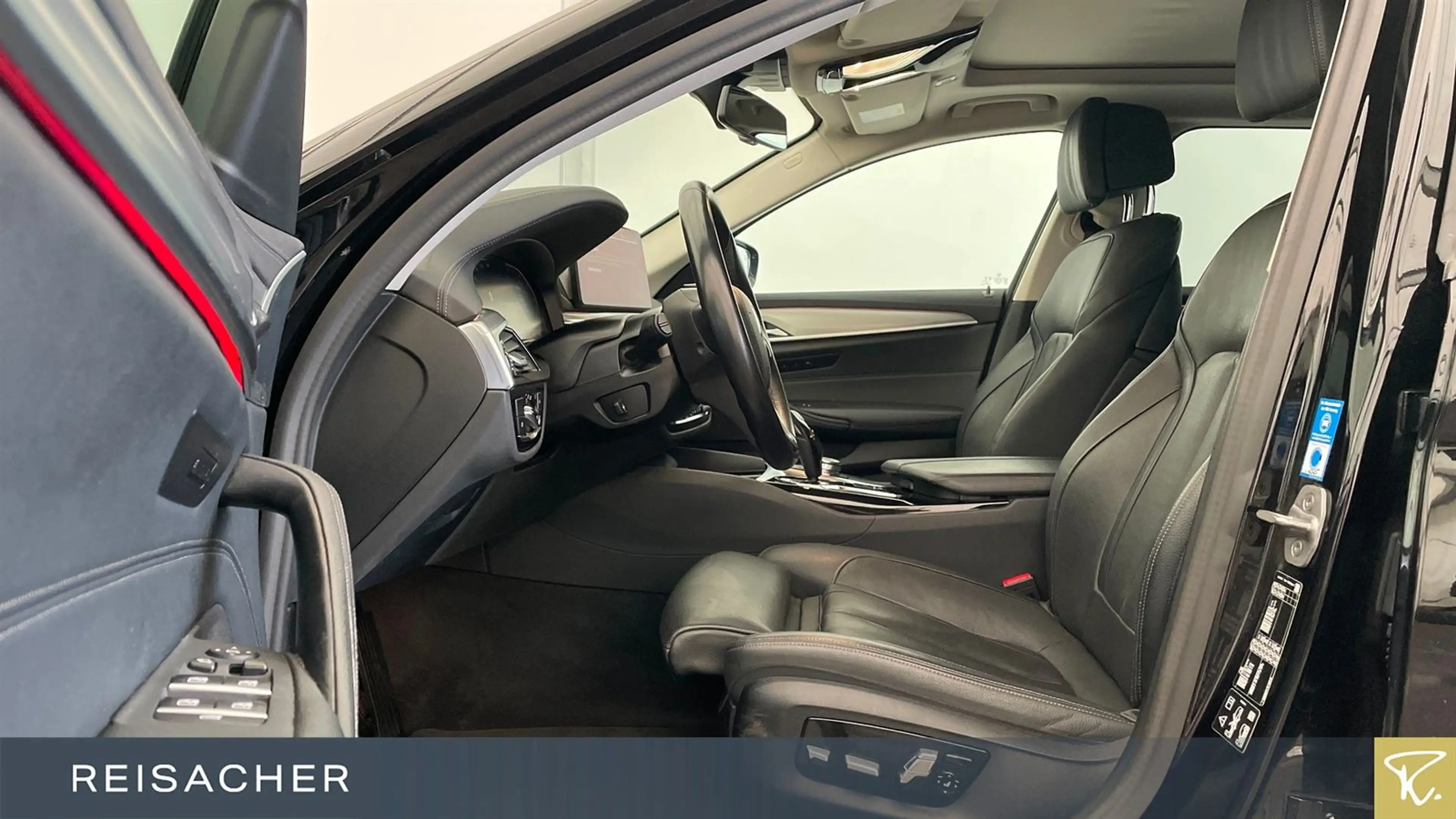 BMW 530 d xDrive Luxury-Line AHK LCPro RFK PDC HUD 18 — photo 4
