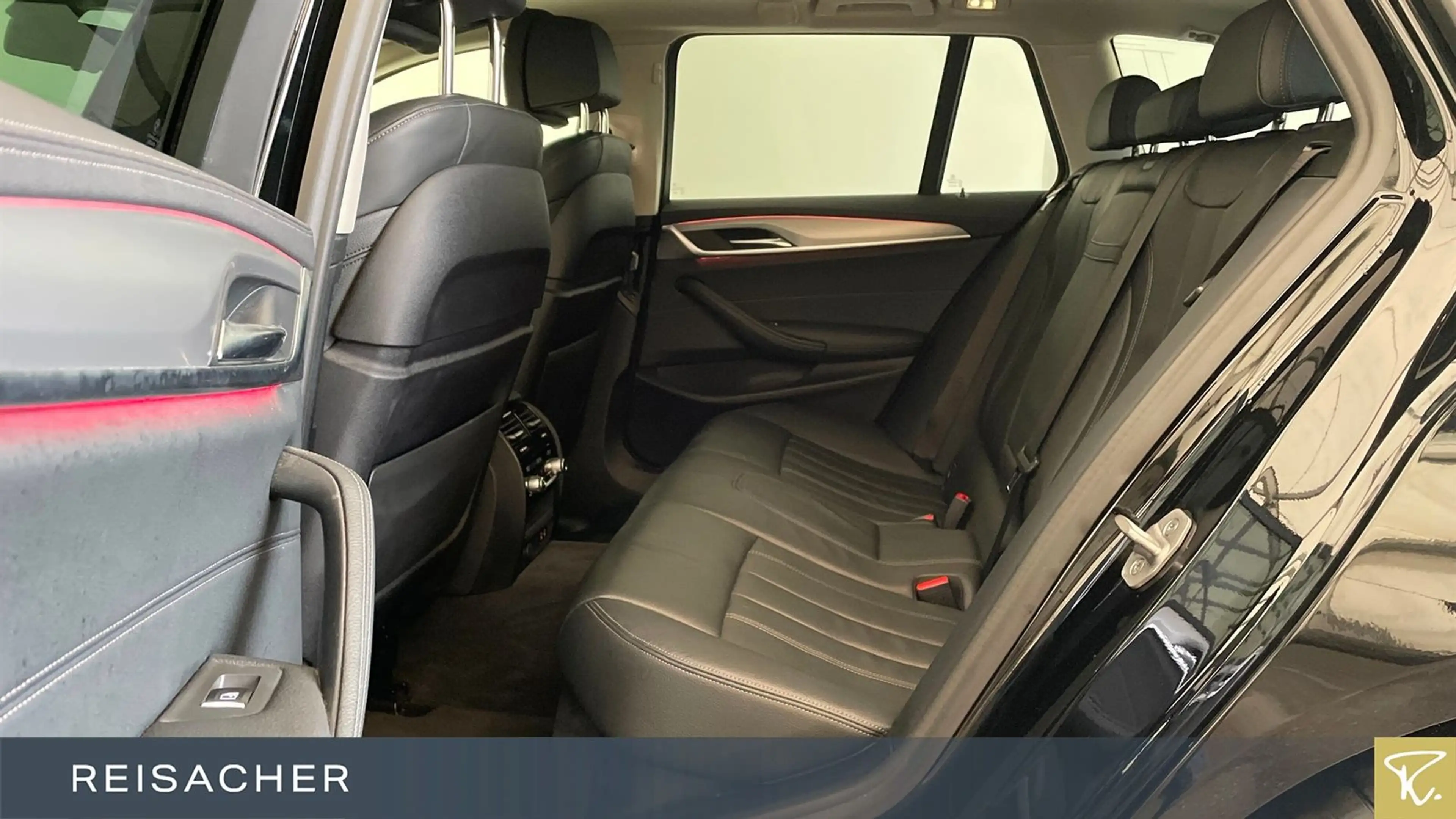 BMW 530 d xDrive Luxury-Line AHK LCPro RFK PDC HUD 18 — photo 8