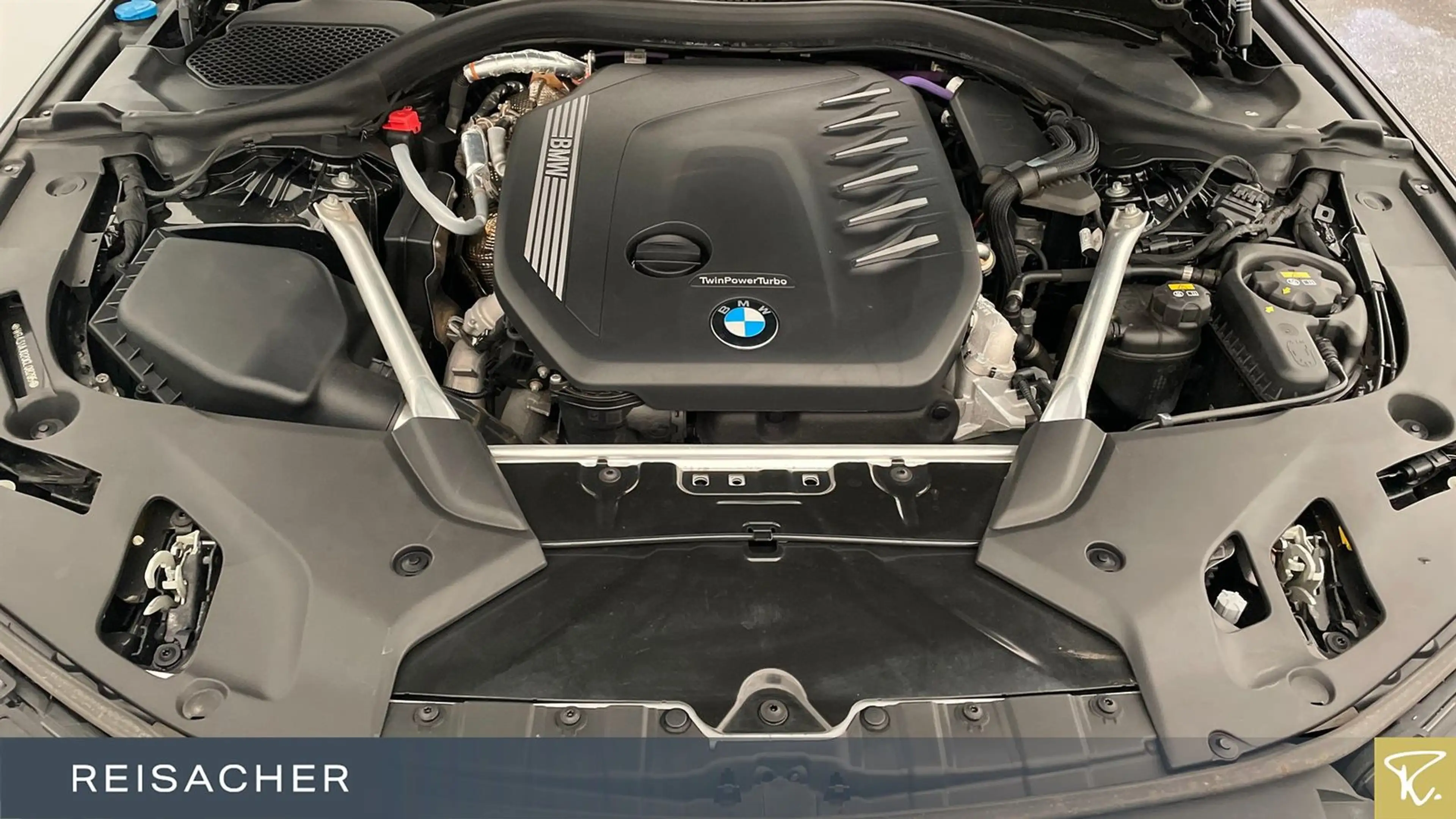 BMW 530 d xDrive Luxury-Line AHK LCPro RFK PDC HUD 18 — photo 7