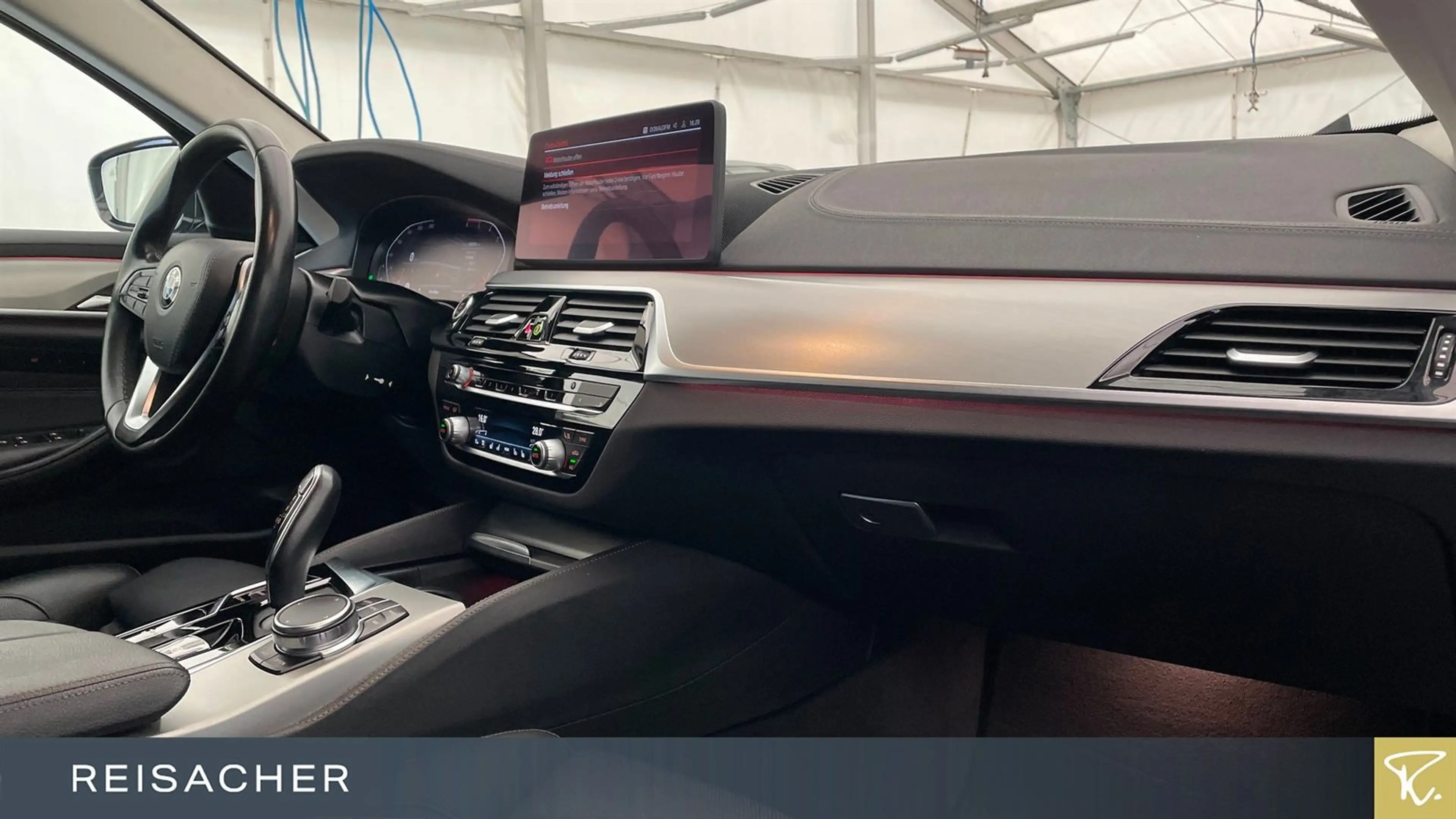 BMW 530 d xDrive Luxury-Line AHK LCPro RFK PDC HUD 18 — photo 14