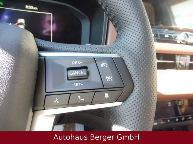 Mitsubishi Outlander view 11