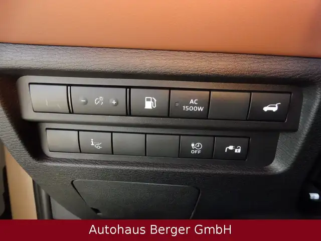 Mitsubishi Outlander view 14