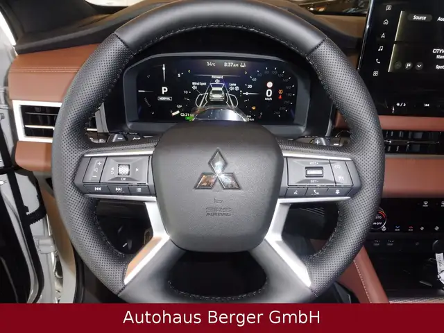 Mitsubishi Outlander view 10